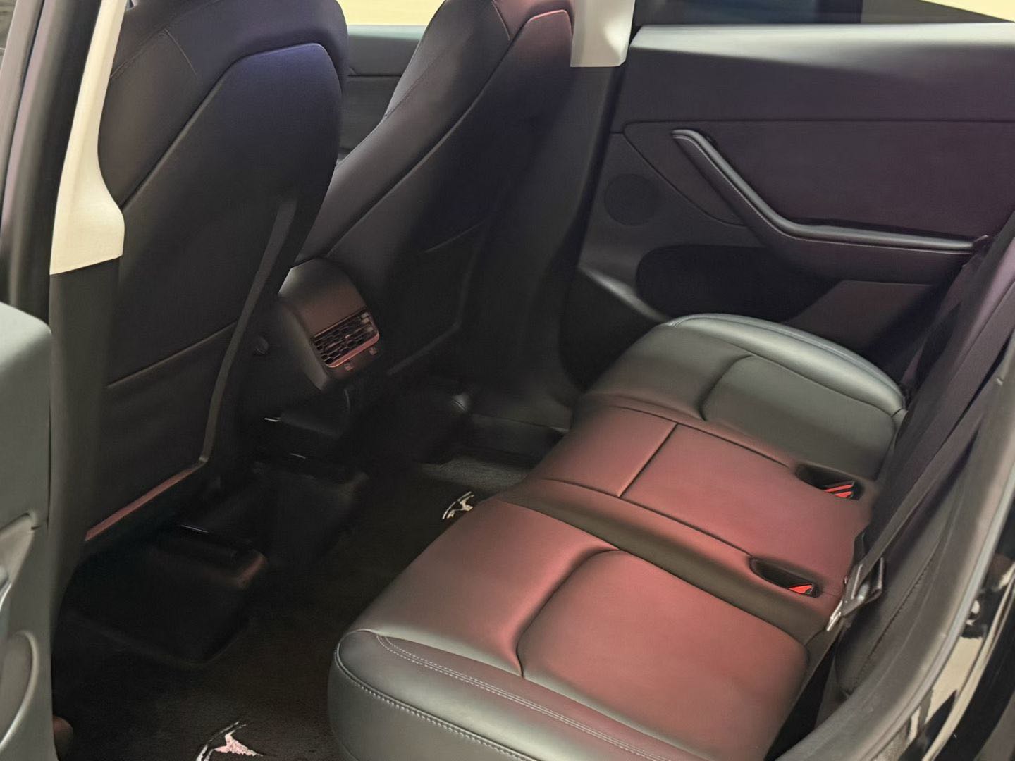 Tesla Model Y 2023 car image #8