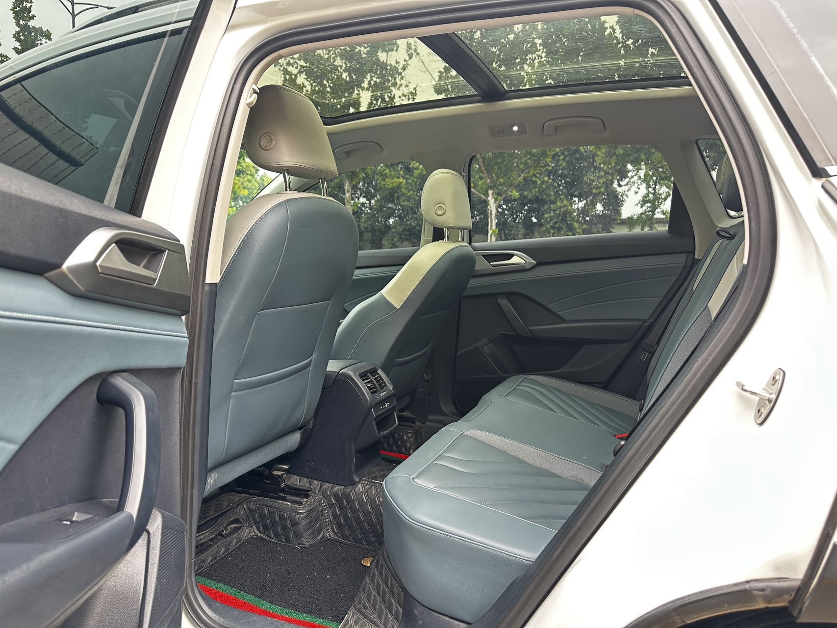 Volkswagen Tharu 2023 car image #9