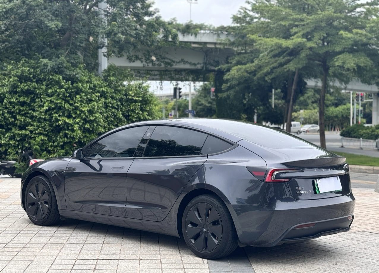 Tesla Model 3 2025 car image #10