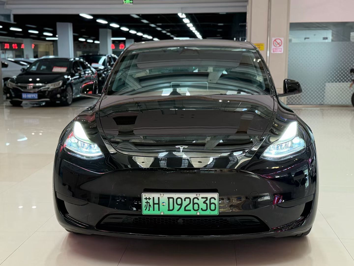 Tesla Model Y 2023 car image #4