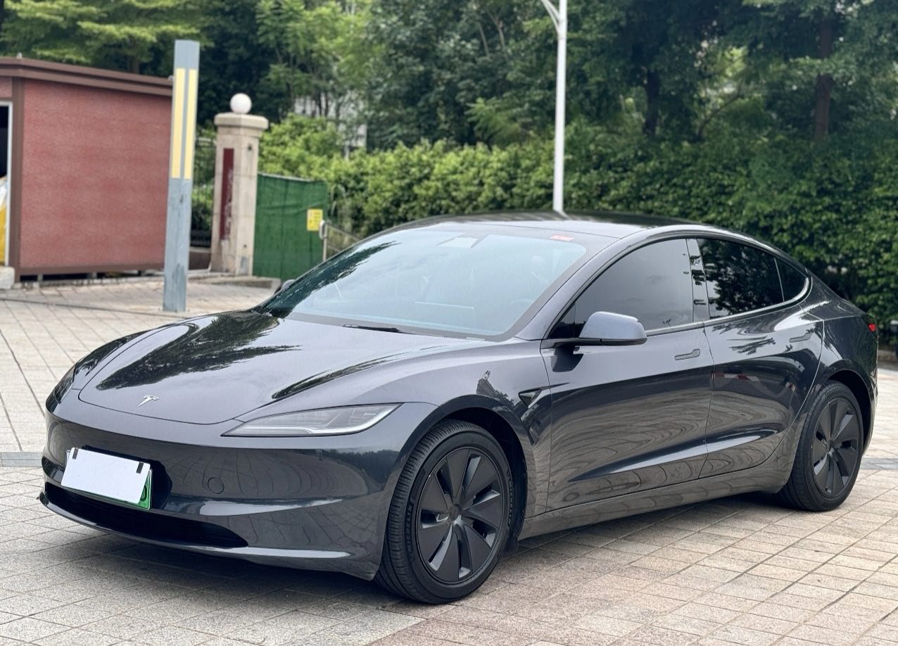 Tesla Model 3 2025 car image #2