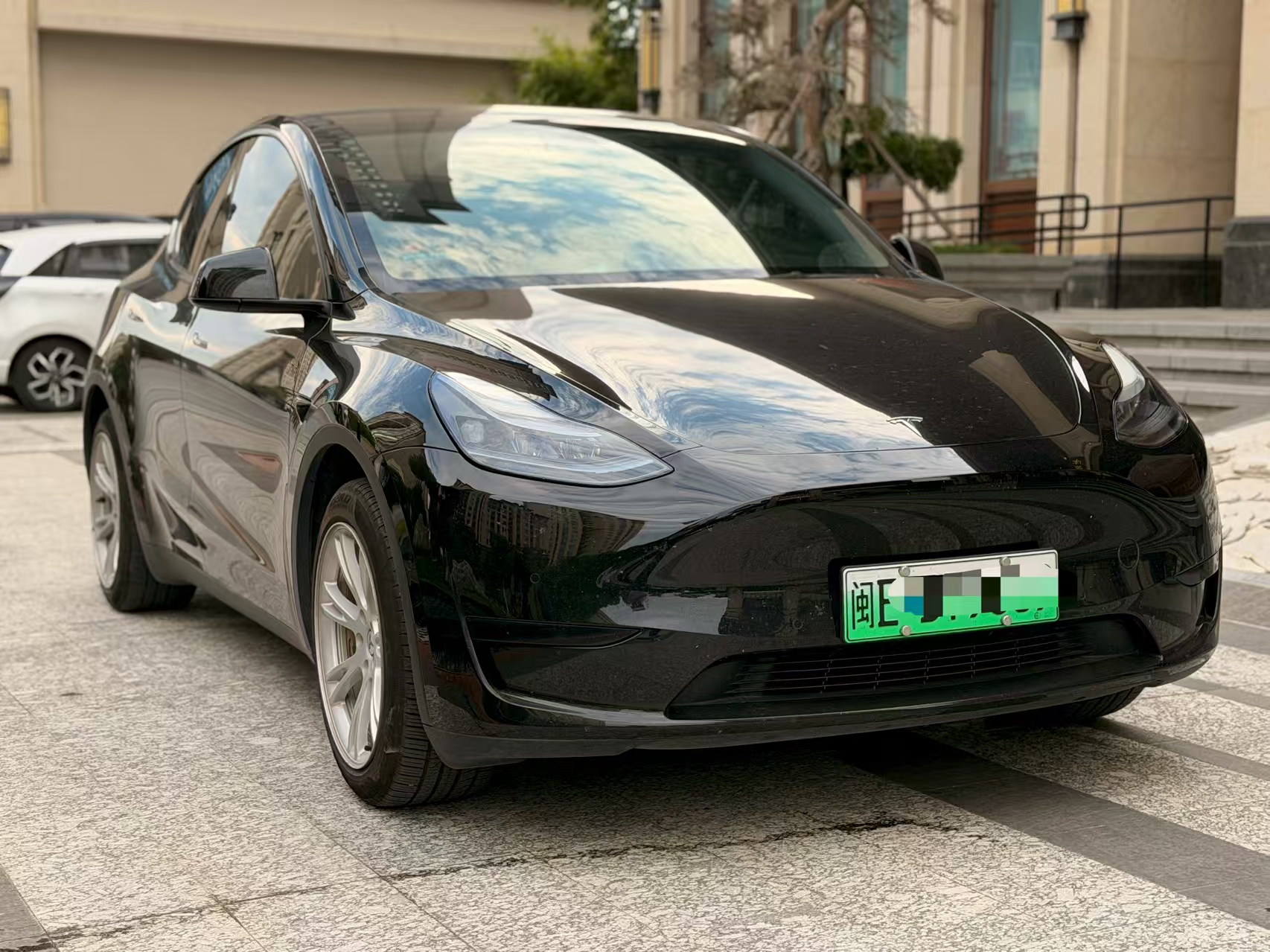 Tesla Model Y 2023 car image #5
