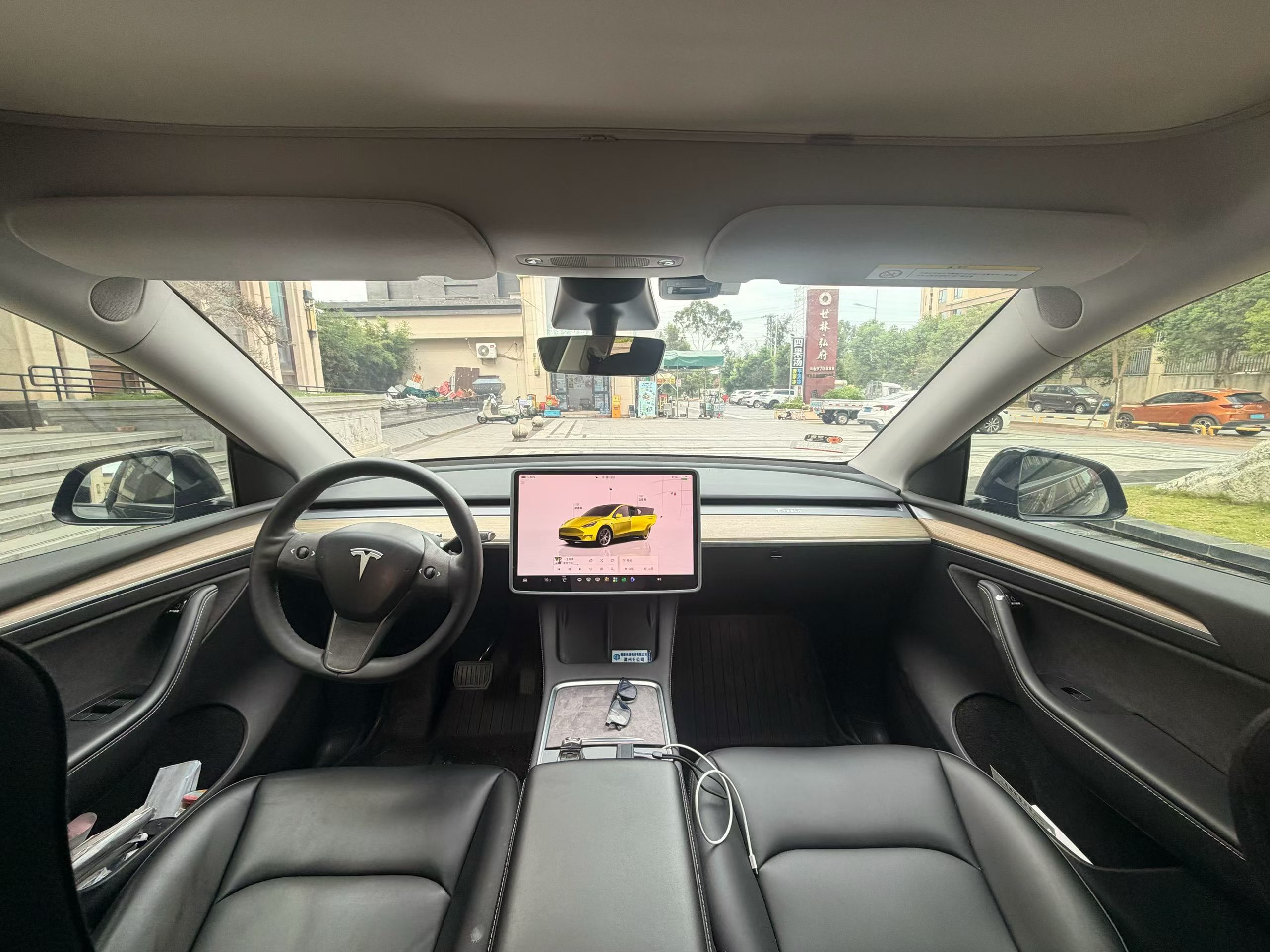 Tesla Model Y 2023 car image #8