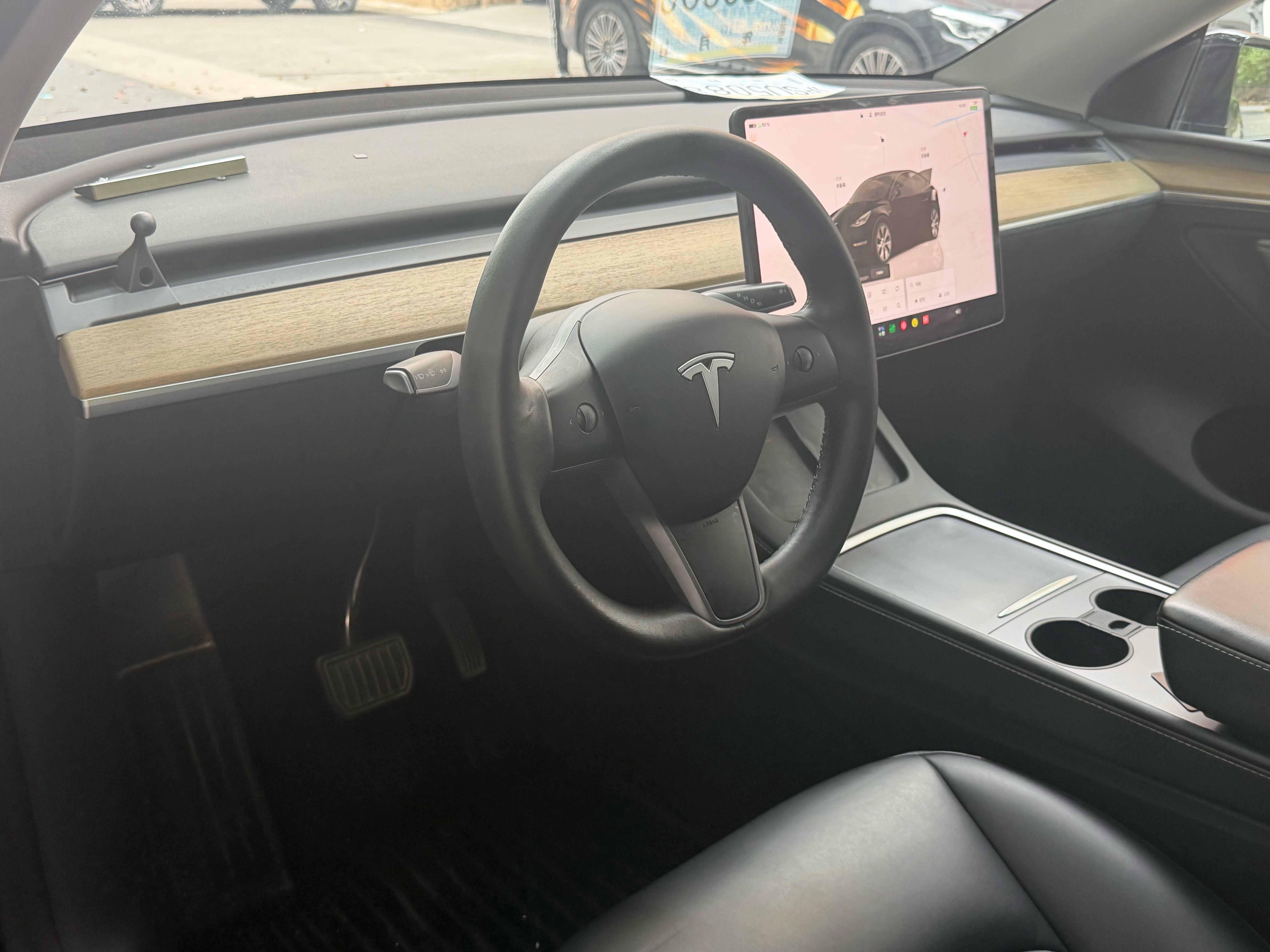 Tesla Model Y 2023 car image #7