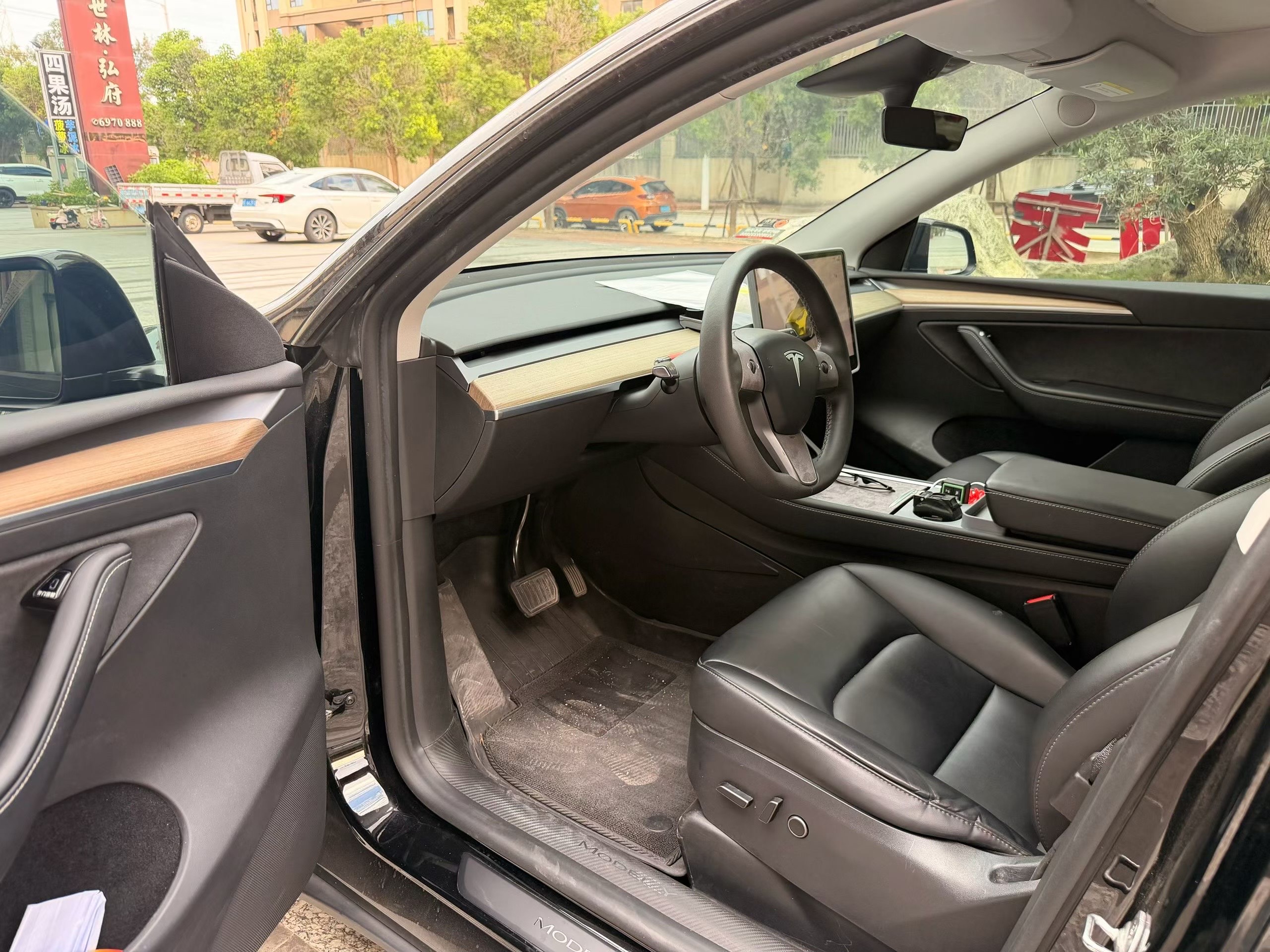 Tesla Model Y 2023 car image #6