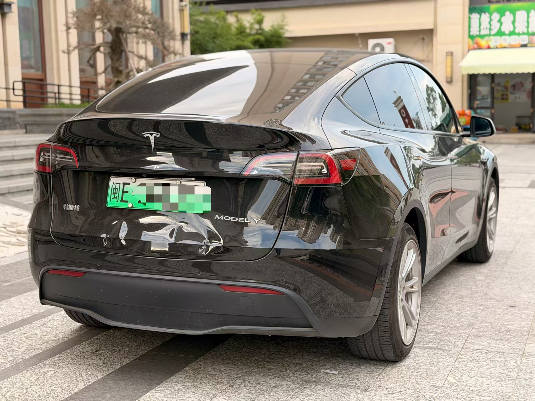 Tesla Model Y 2023 car image #9