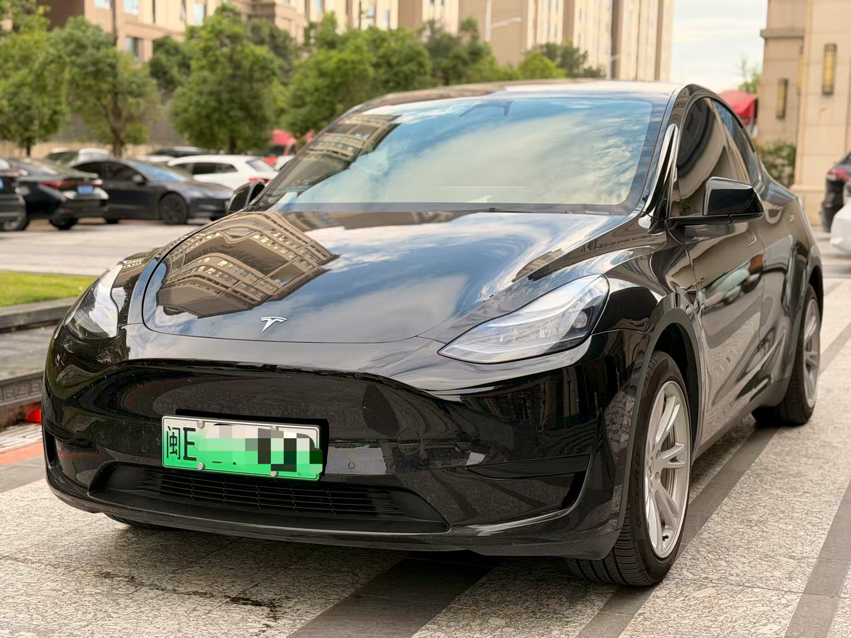 Tesla Model Y 2023 car image #2