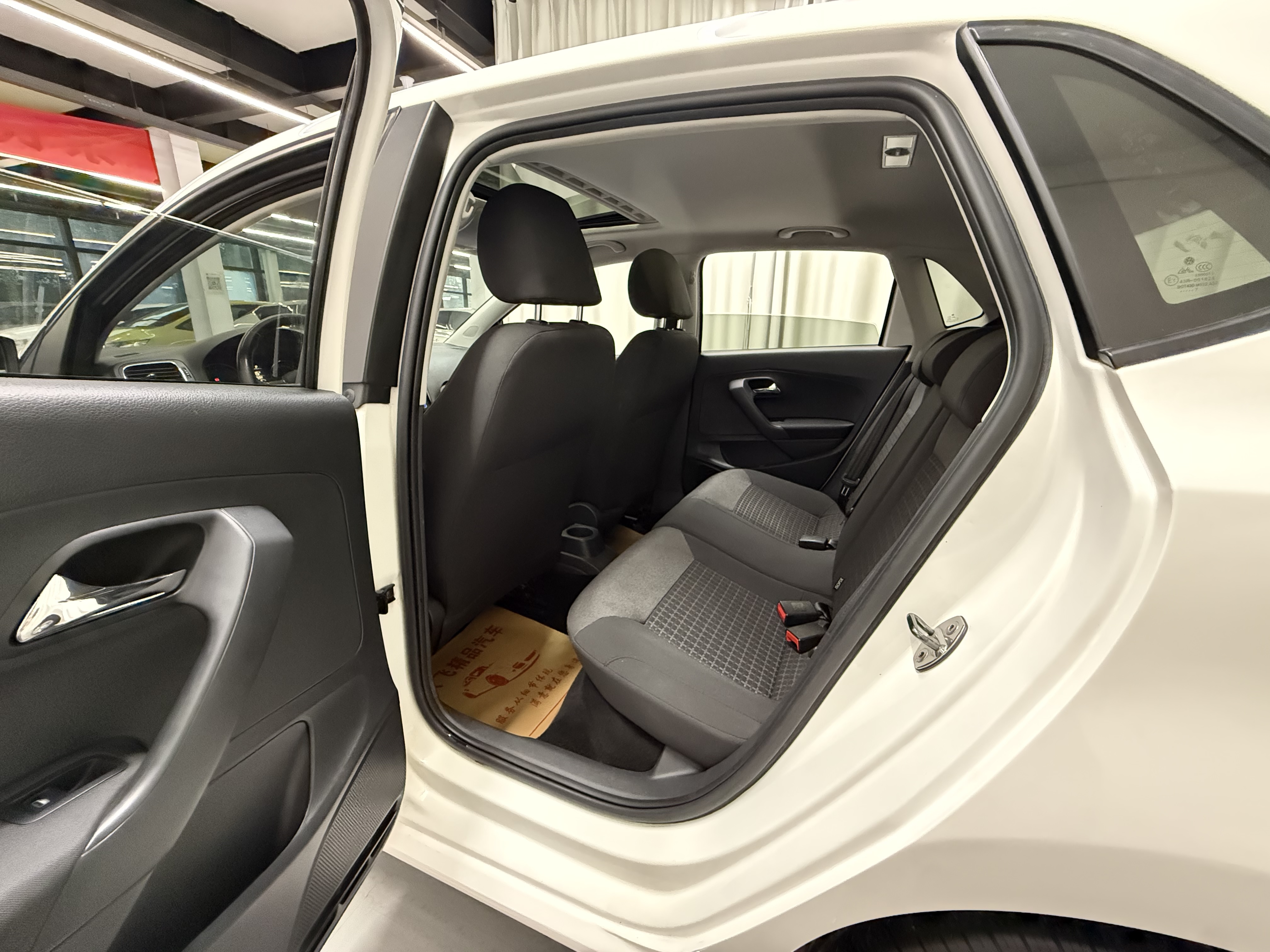 Volkswagen Polo 2017 car image #7