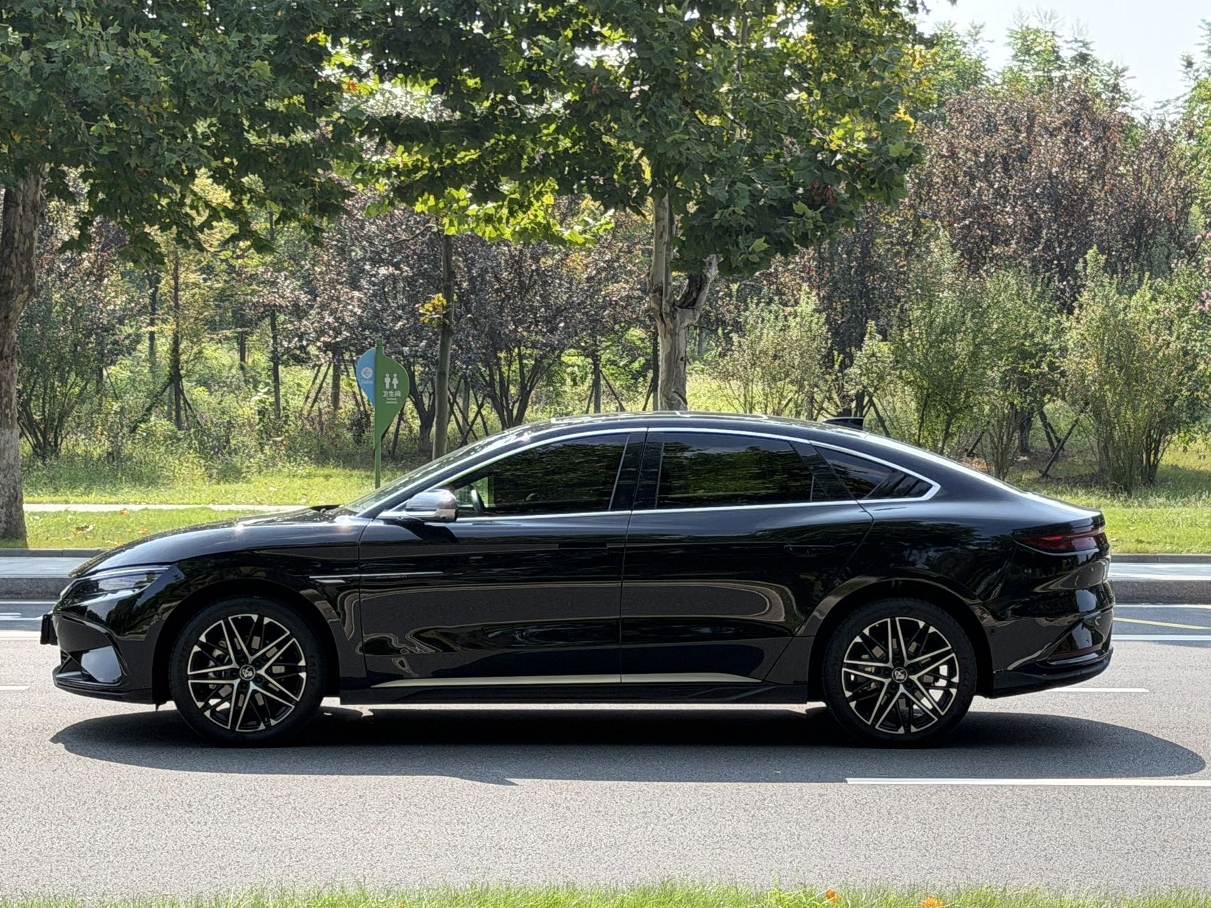 BYD Han 2025 car image #11