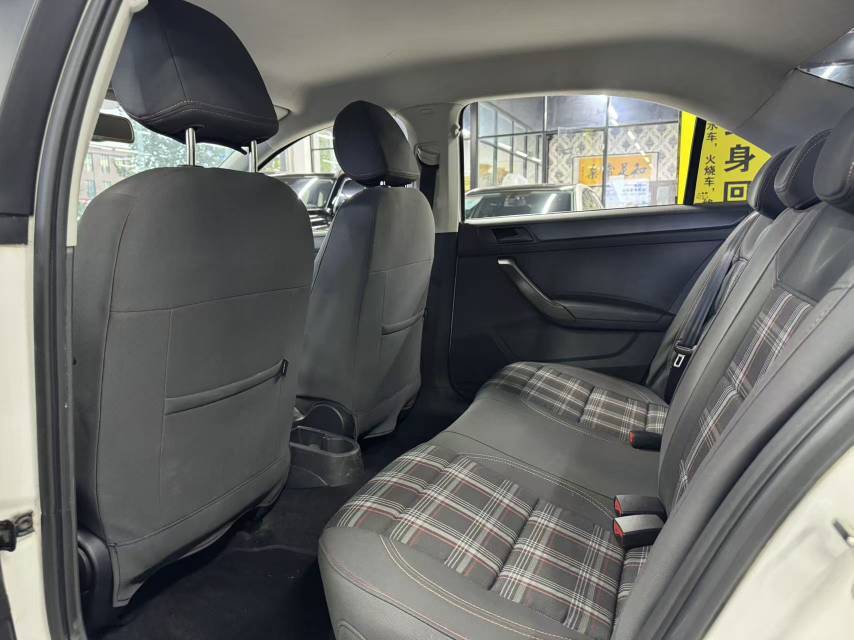 Volkswagen Santana 2016 car image #10