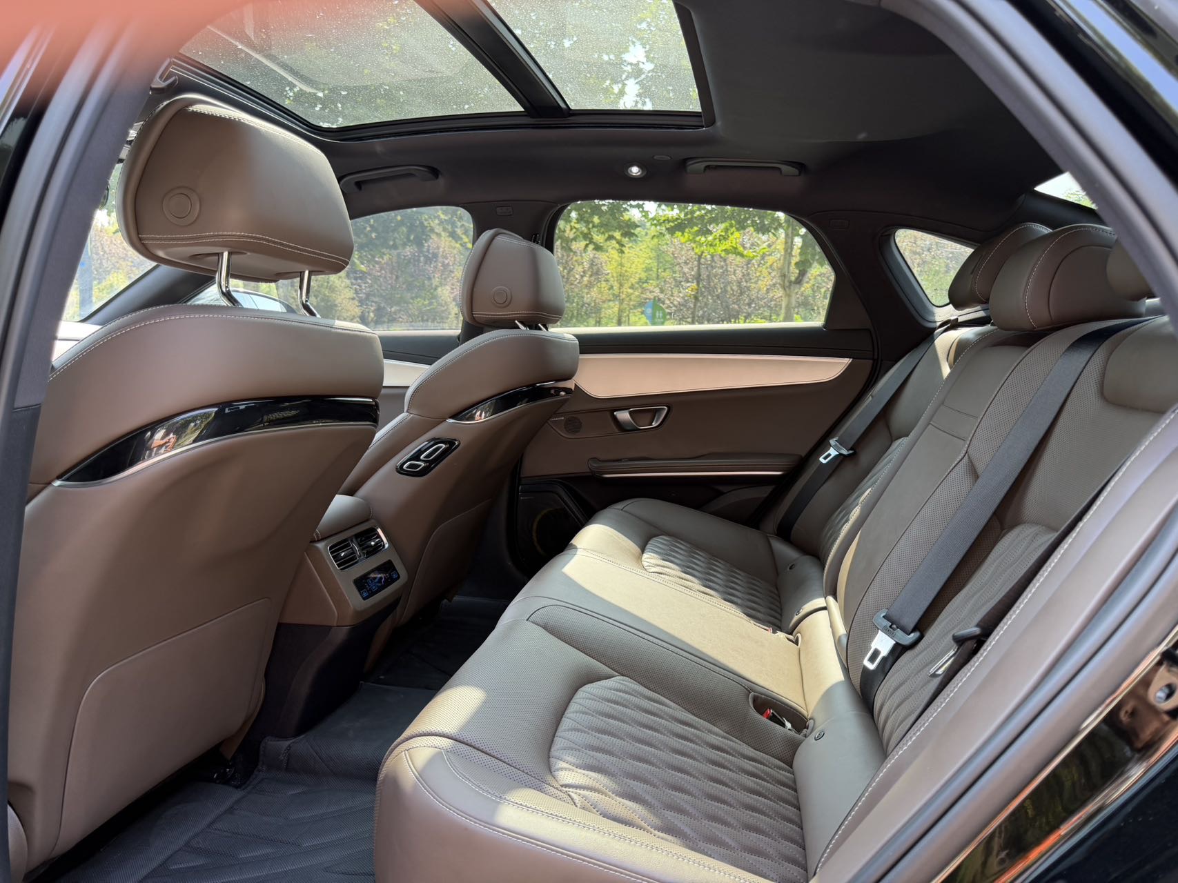 BYD Han 2025 car image #8