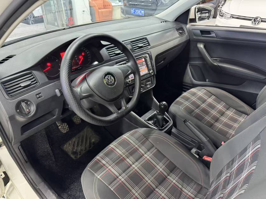 Volkswagen Santana 2016 car image #9