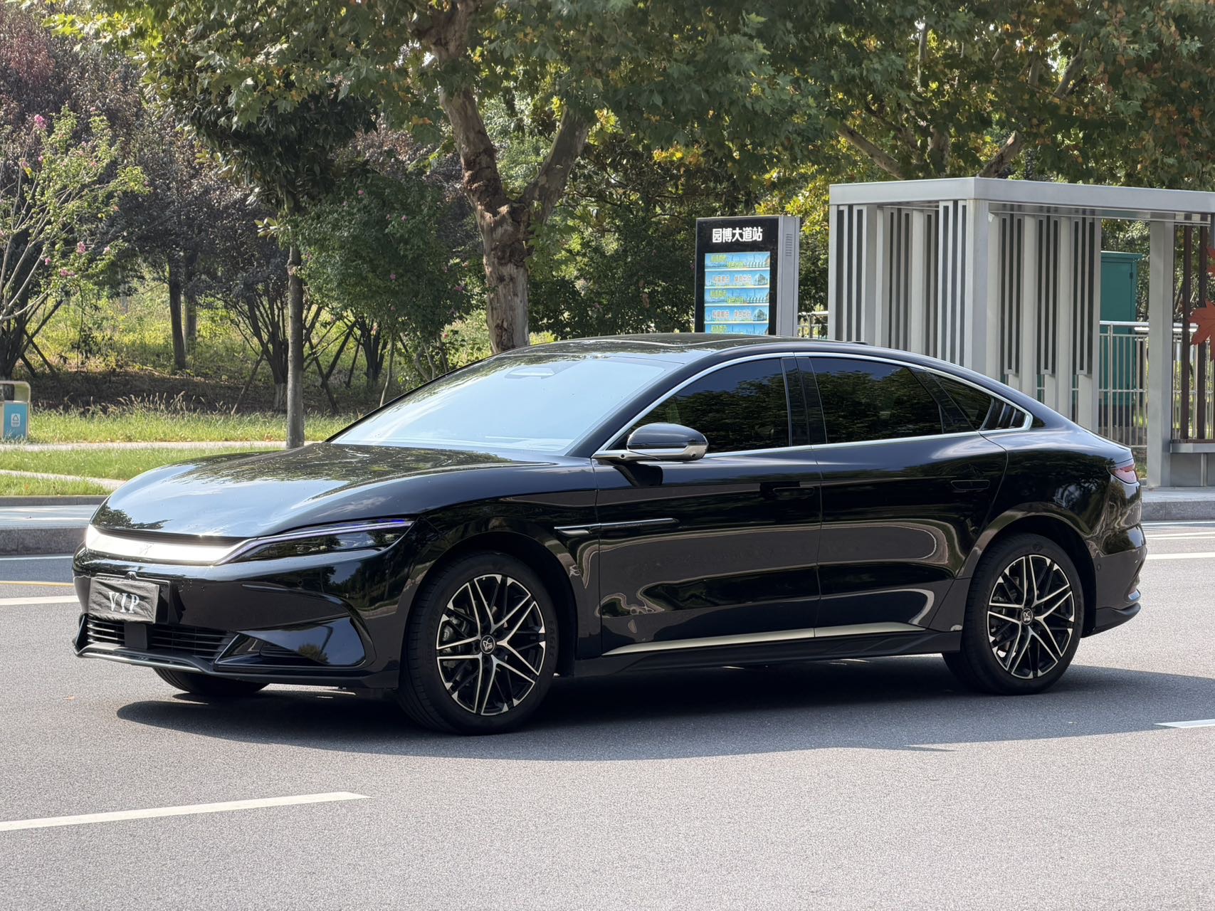 BYD Han 2025 car image #2