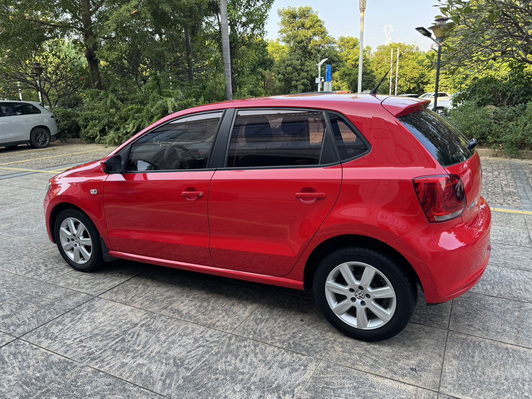 Volkswagen Polo 2014 car image #9