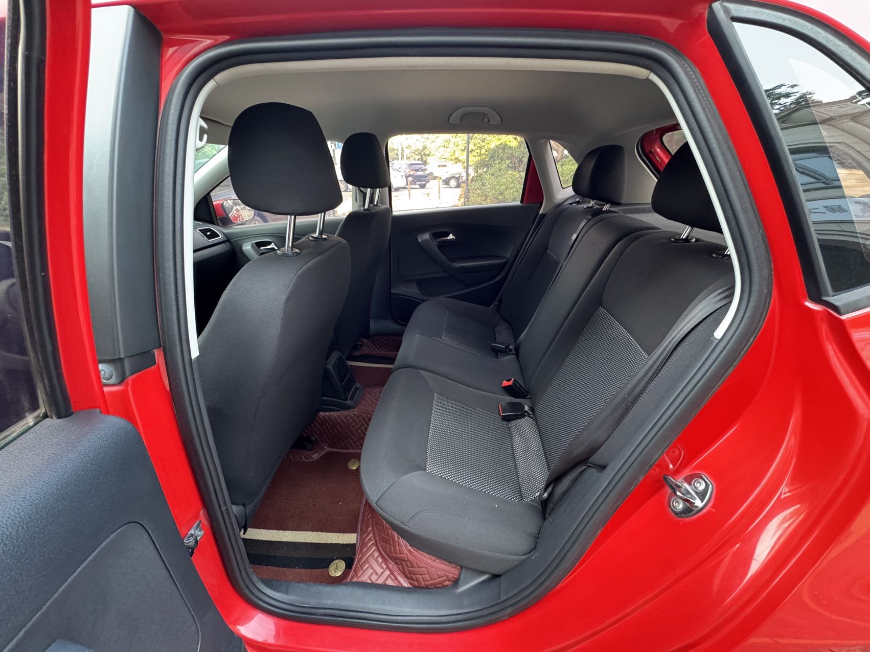 Volkswagen Polo 2014 car image #8