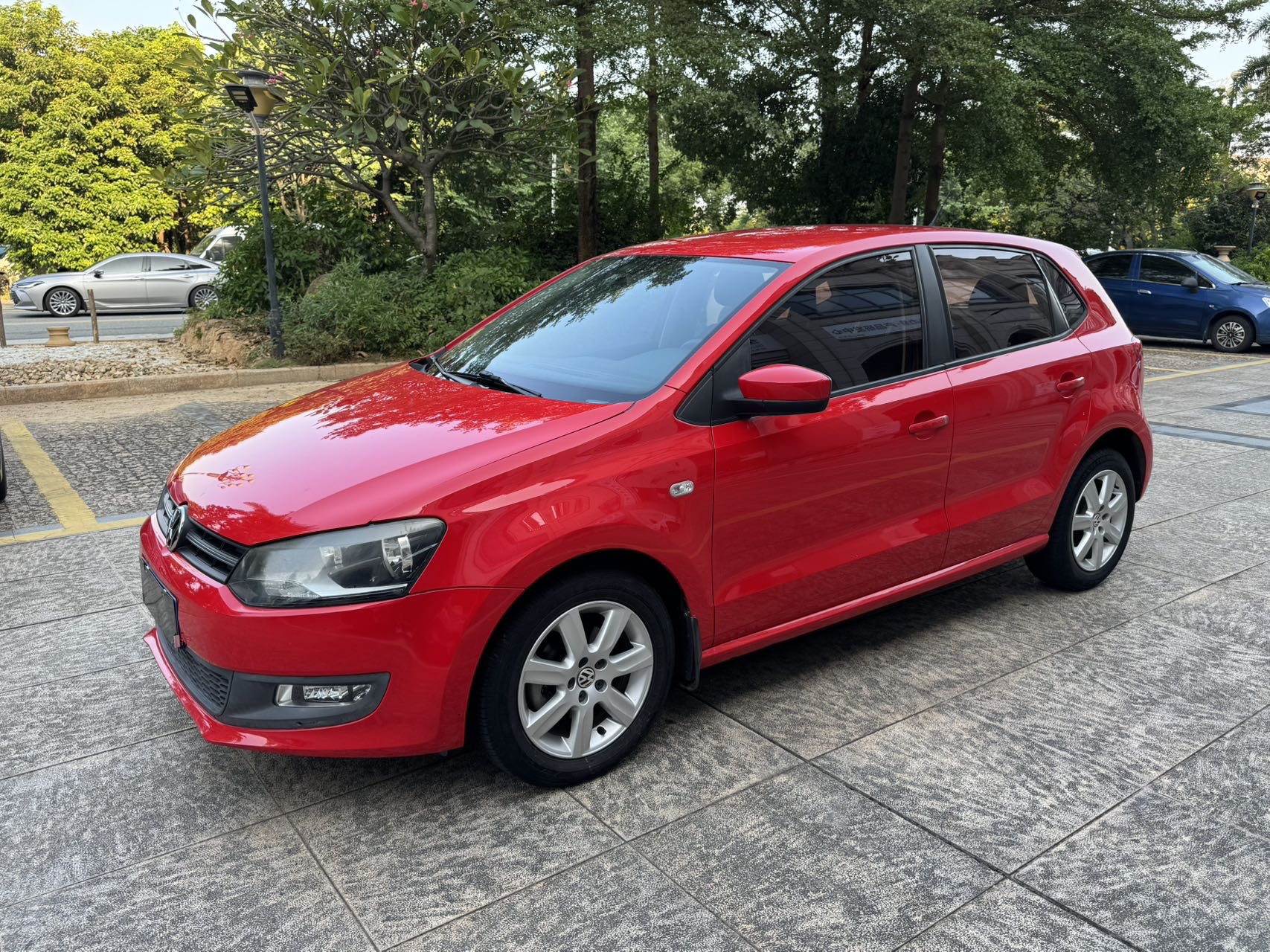 Volkswagen Polo 2014 car image #2
