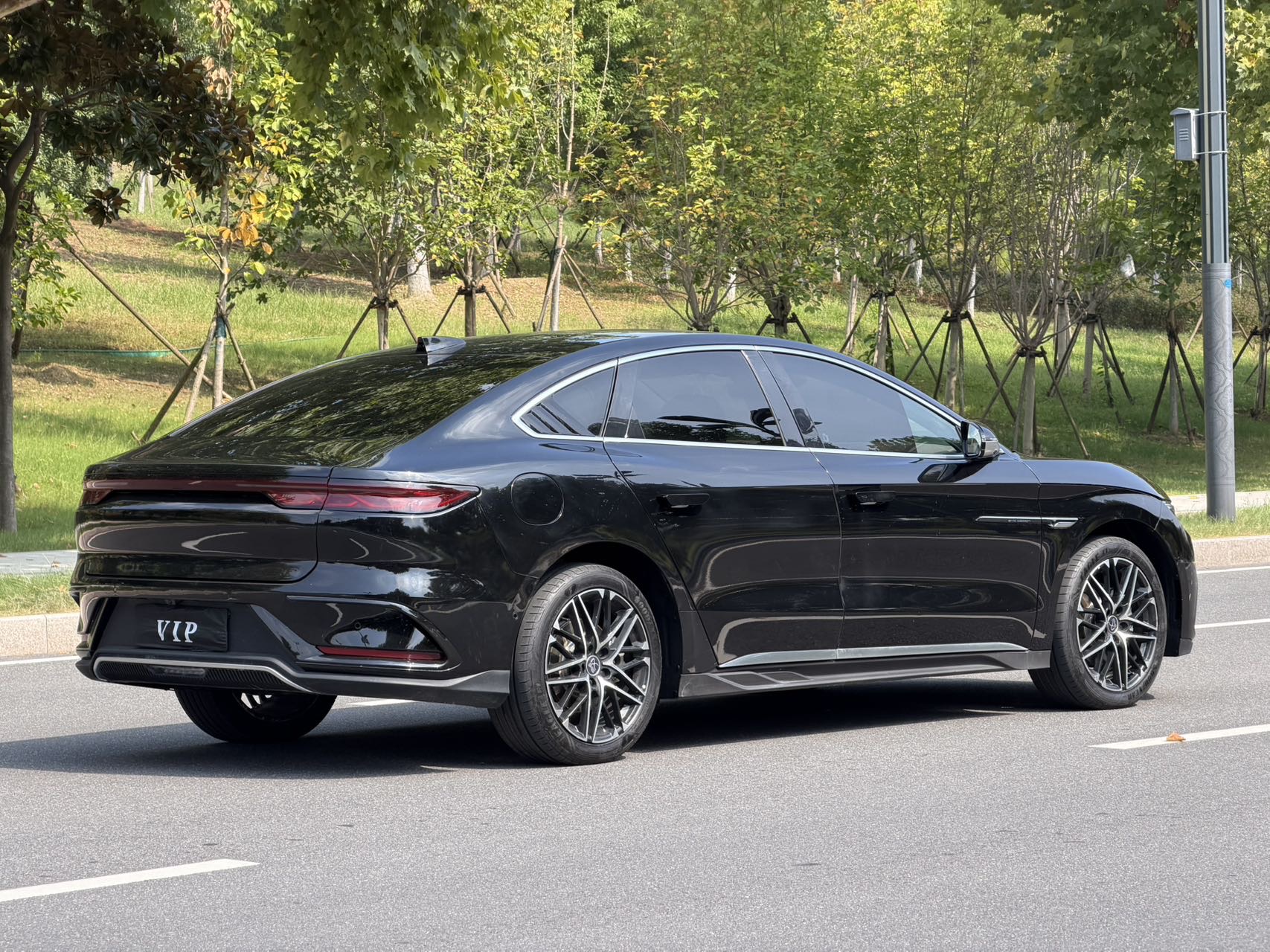 BYD Han 2025 car image #9