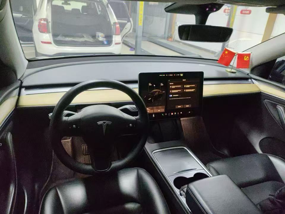 Tesla Model Y 2023 #6 Tesla Model Y 2023 car image #6