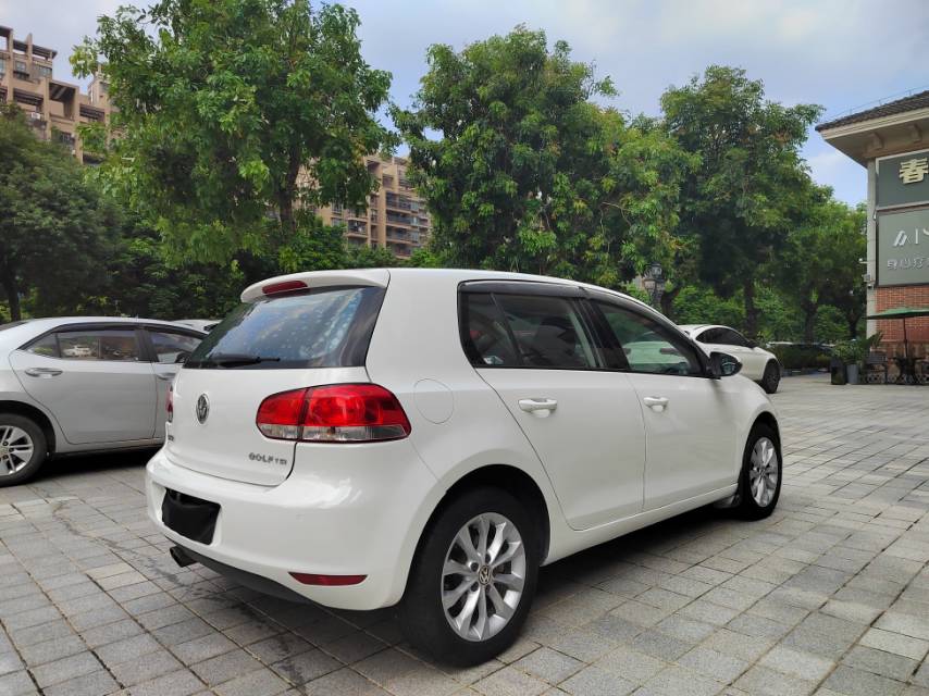 Volkswagen Golf 2011 car image #11