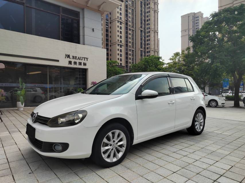 Volkswagen Golf 2011 car image #2