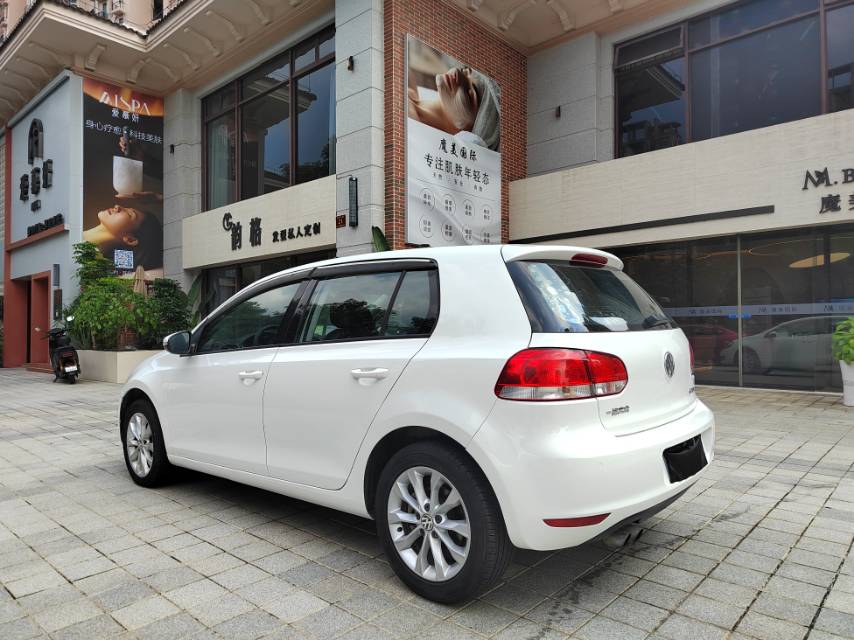 Volkswagen Golf 2011 car image #9
