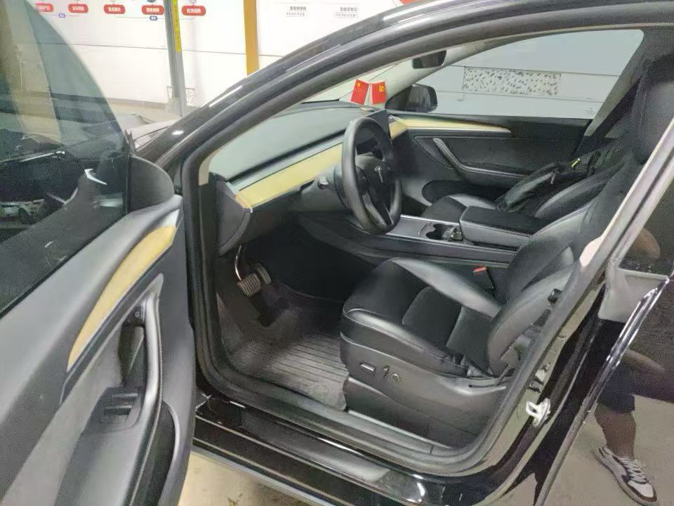 Tesla Model Y 2023 #4 Tesla Model Y 2023 car image #4