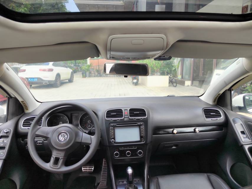 Volkswagen Golf 2011 car image #7