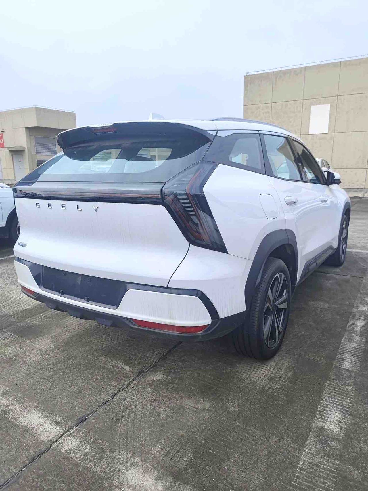 GEELY Boyue L 2025 car image #8