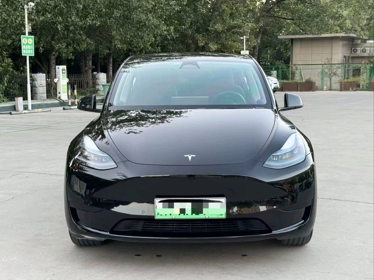 Tesla Model Y 2023 car image #8