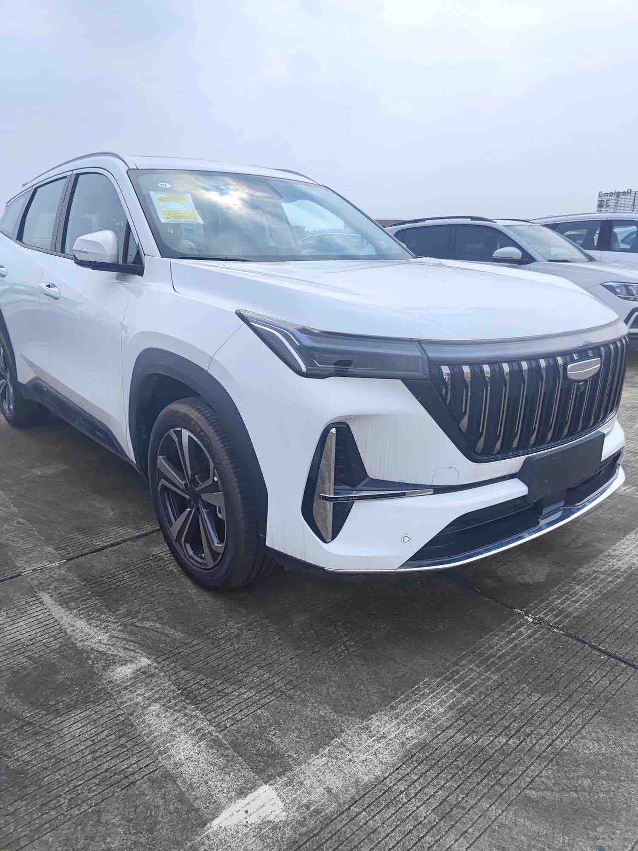 GEELY Boyue L 2025 car image #9