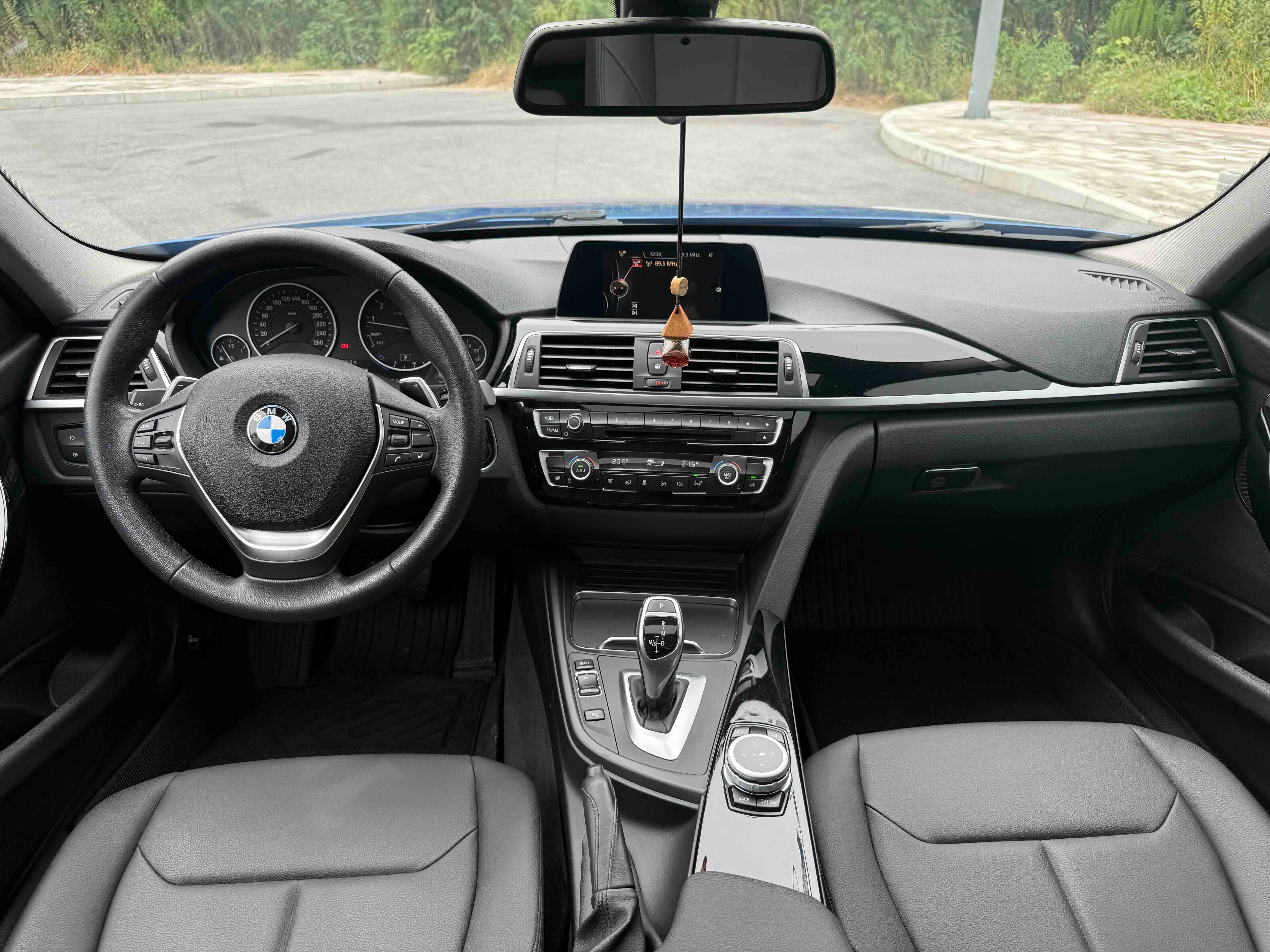 BMW 3 Series 2017 car image #6