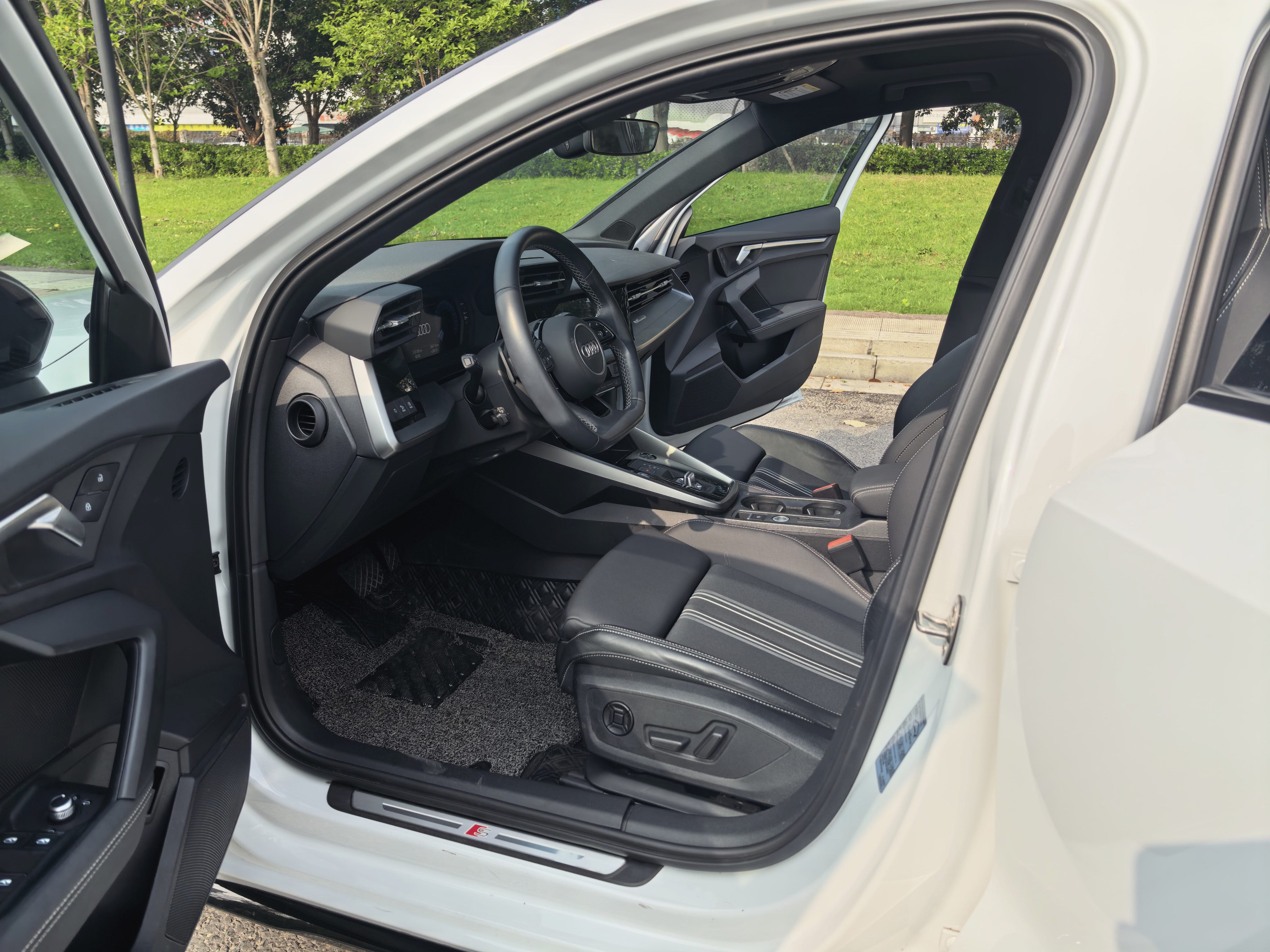 2023 car image #8