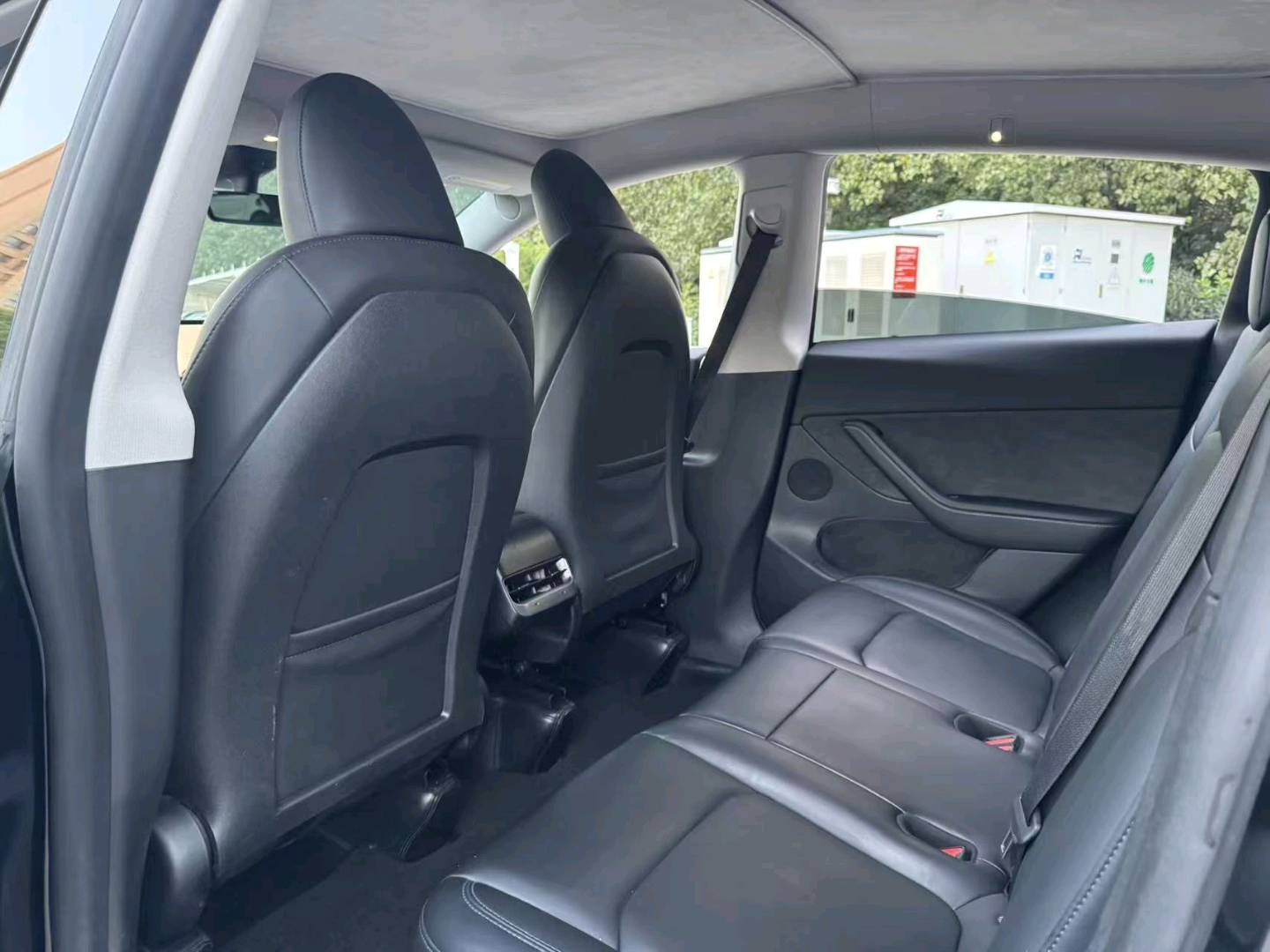 Tesla Model Y 2023 car image #5