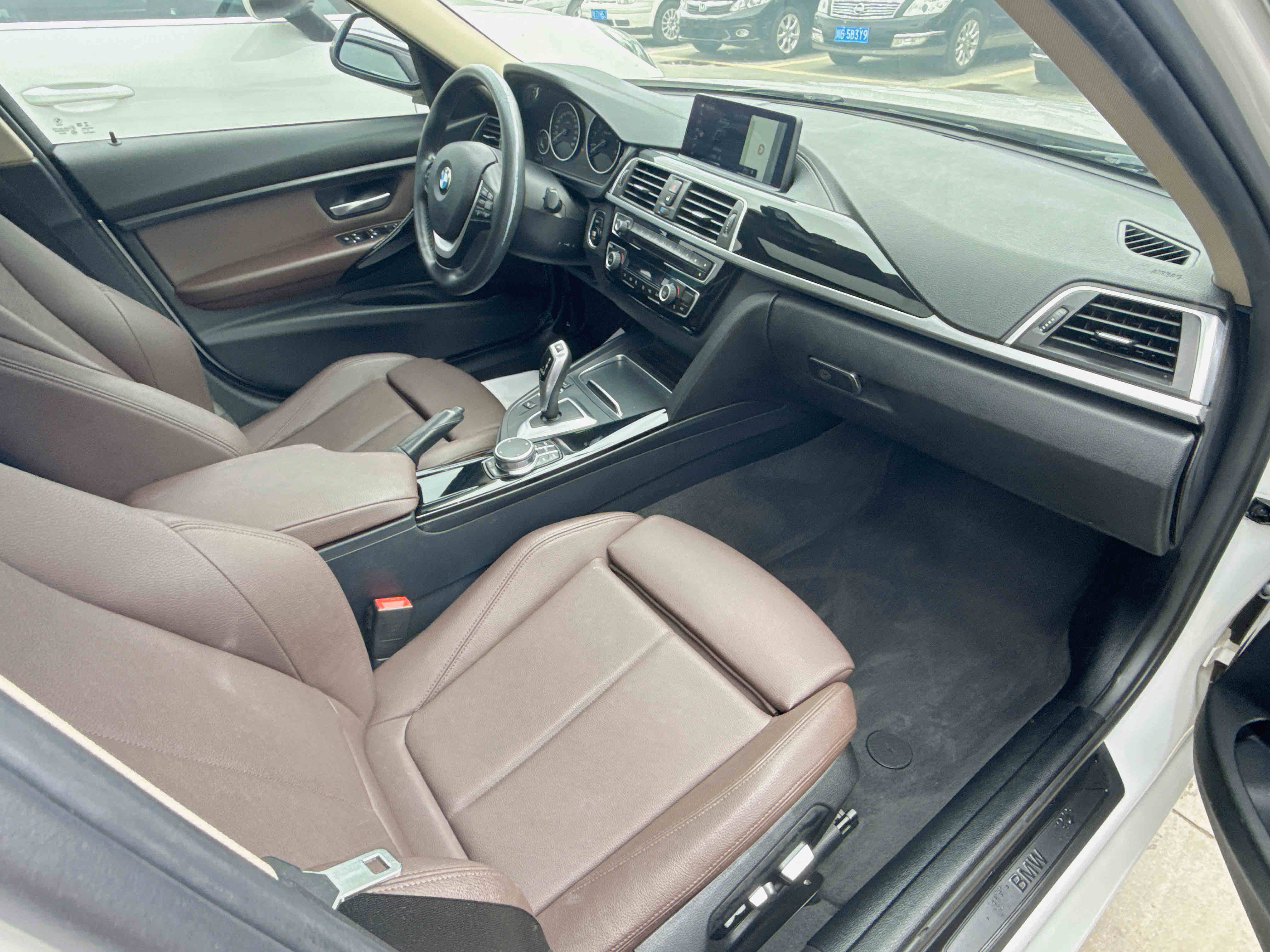 BMW 3 Series 2018 car image #9