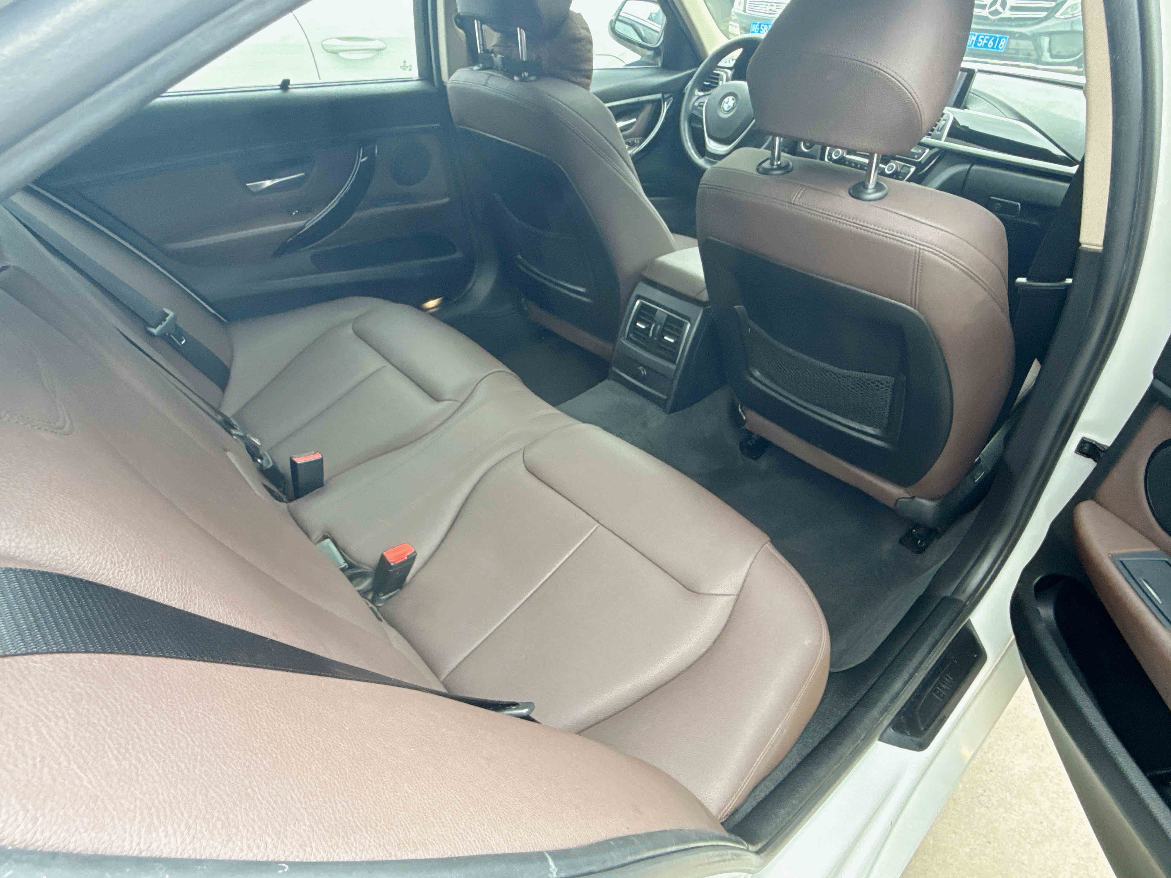BMW 3 Series 2018 car image #10