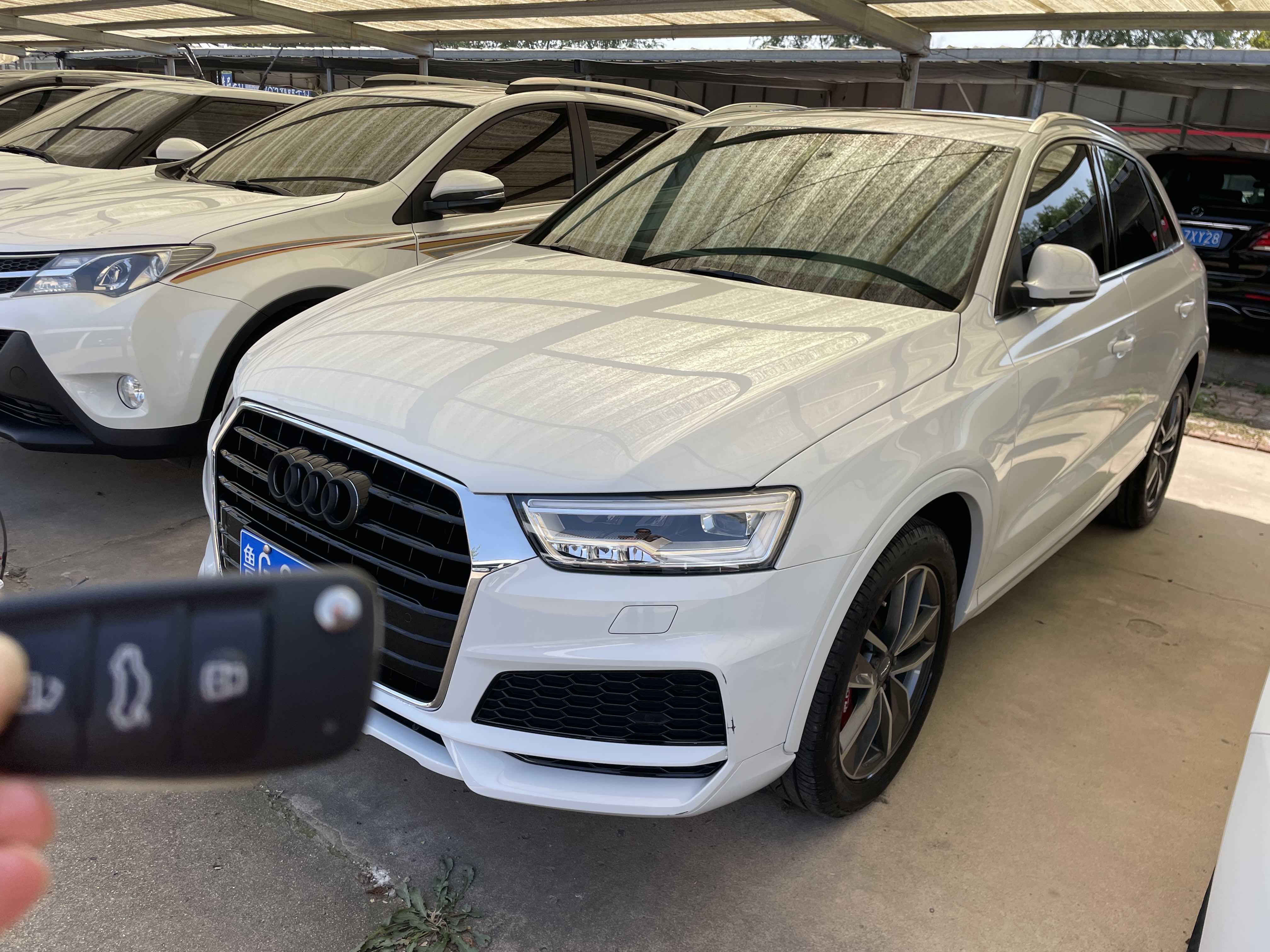 Audi Q3 2018 car image #2