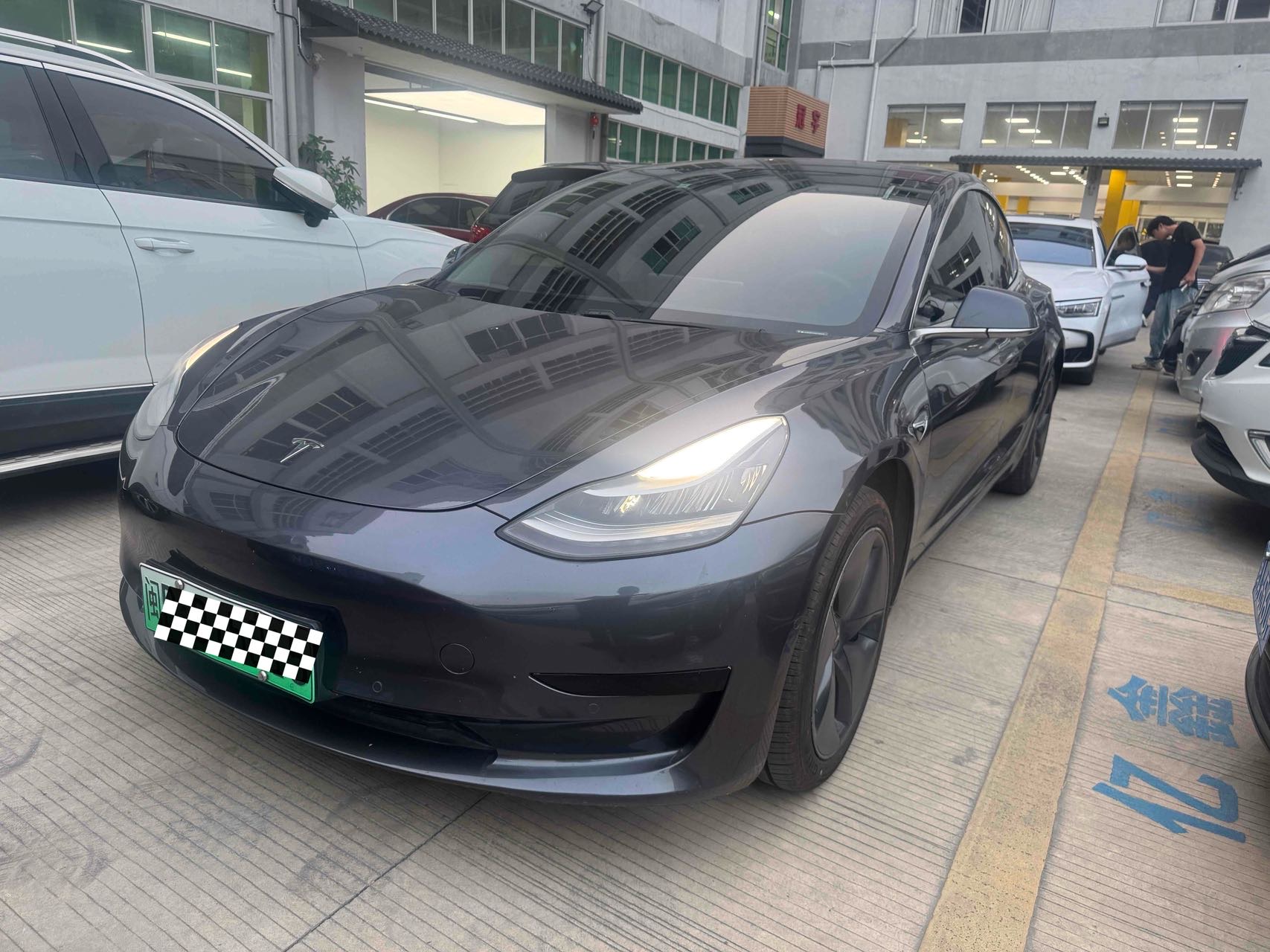 Tesla Model 3 2020 car image #2