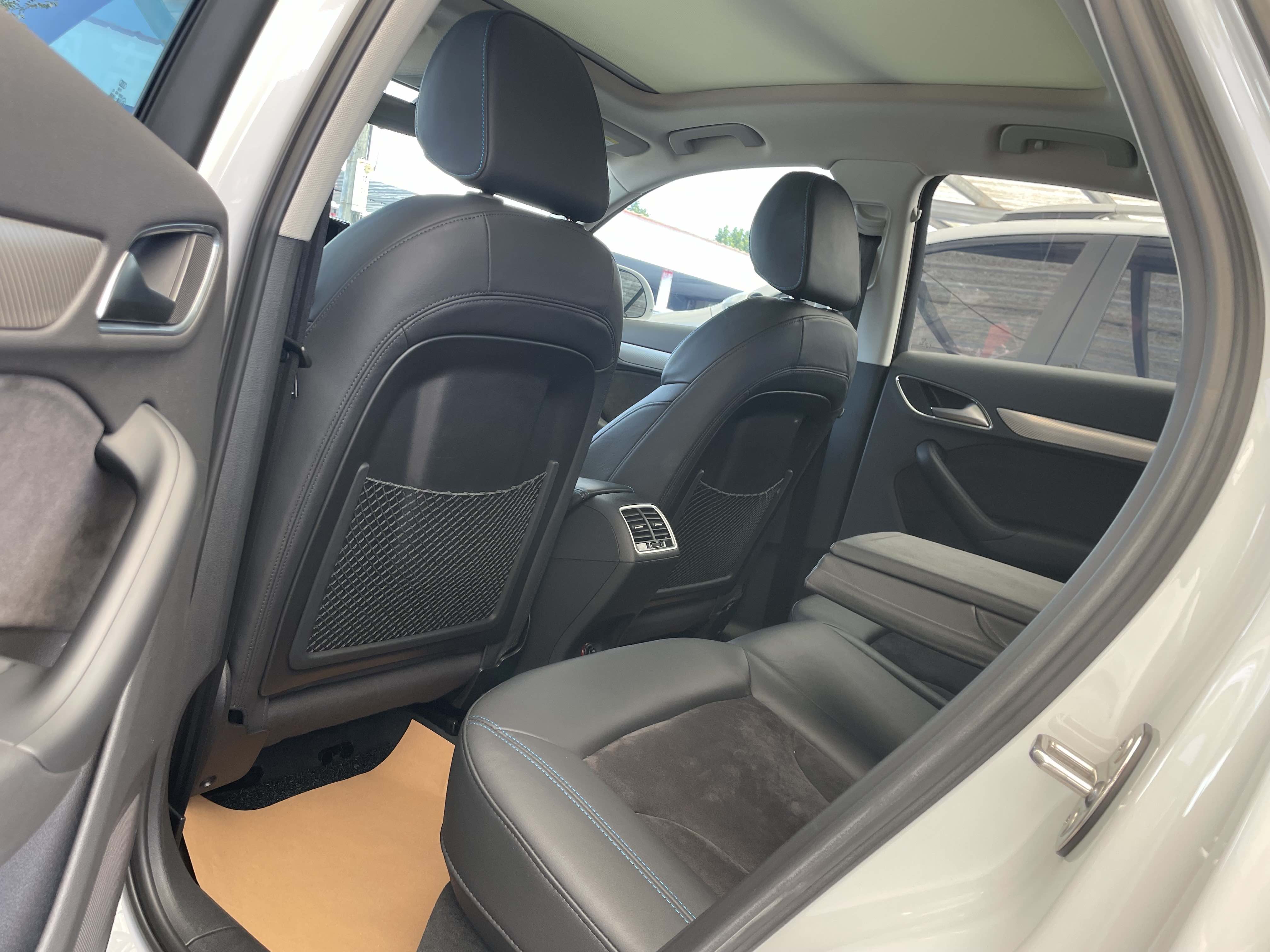 Audi Q3 2018 car image #5
