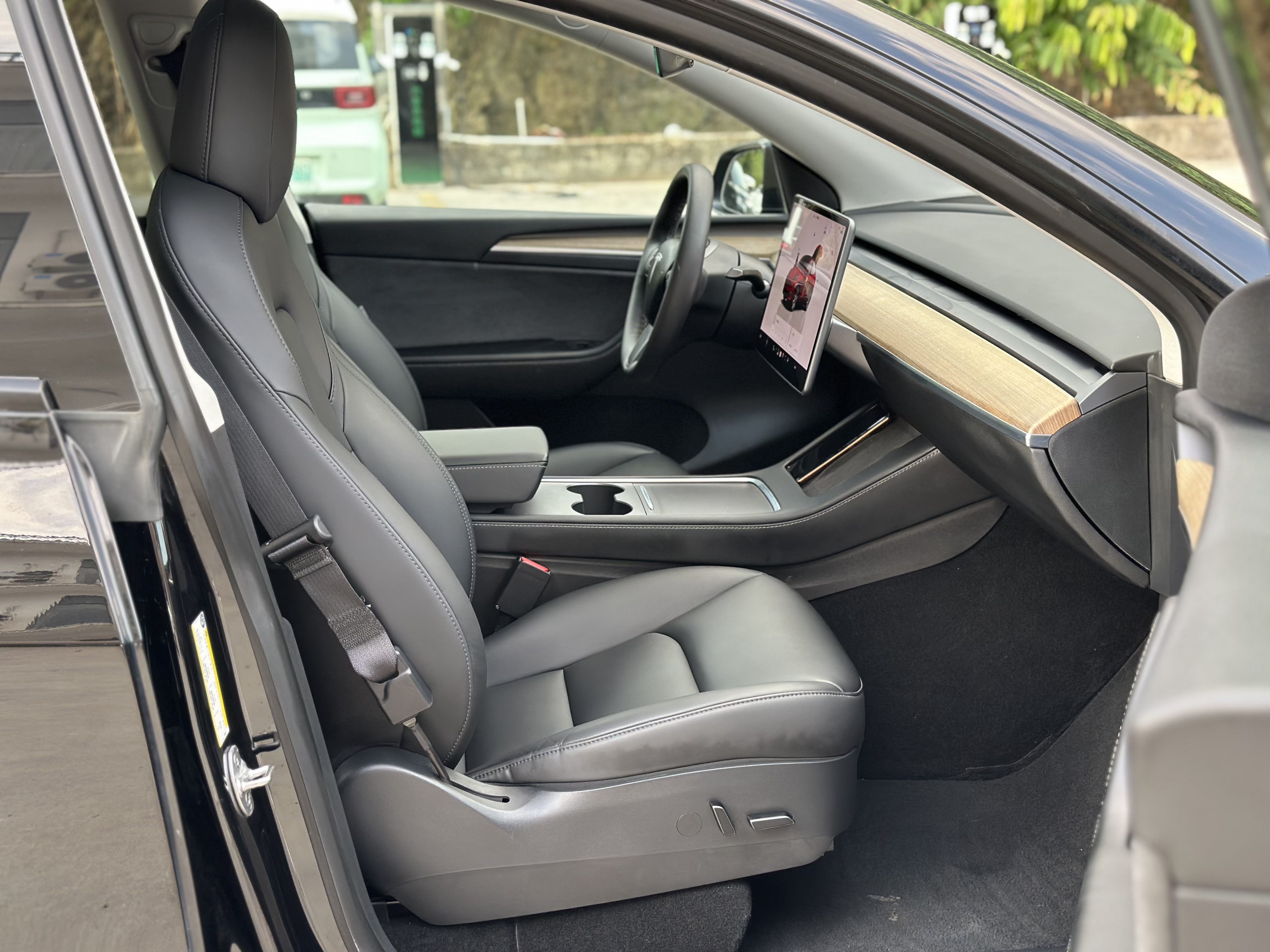 Tesla Model Y 2022 car image #10