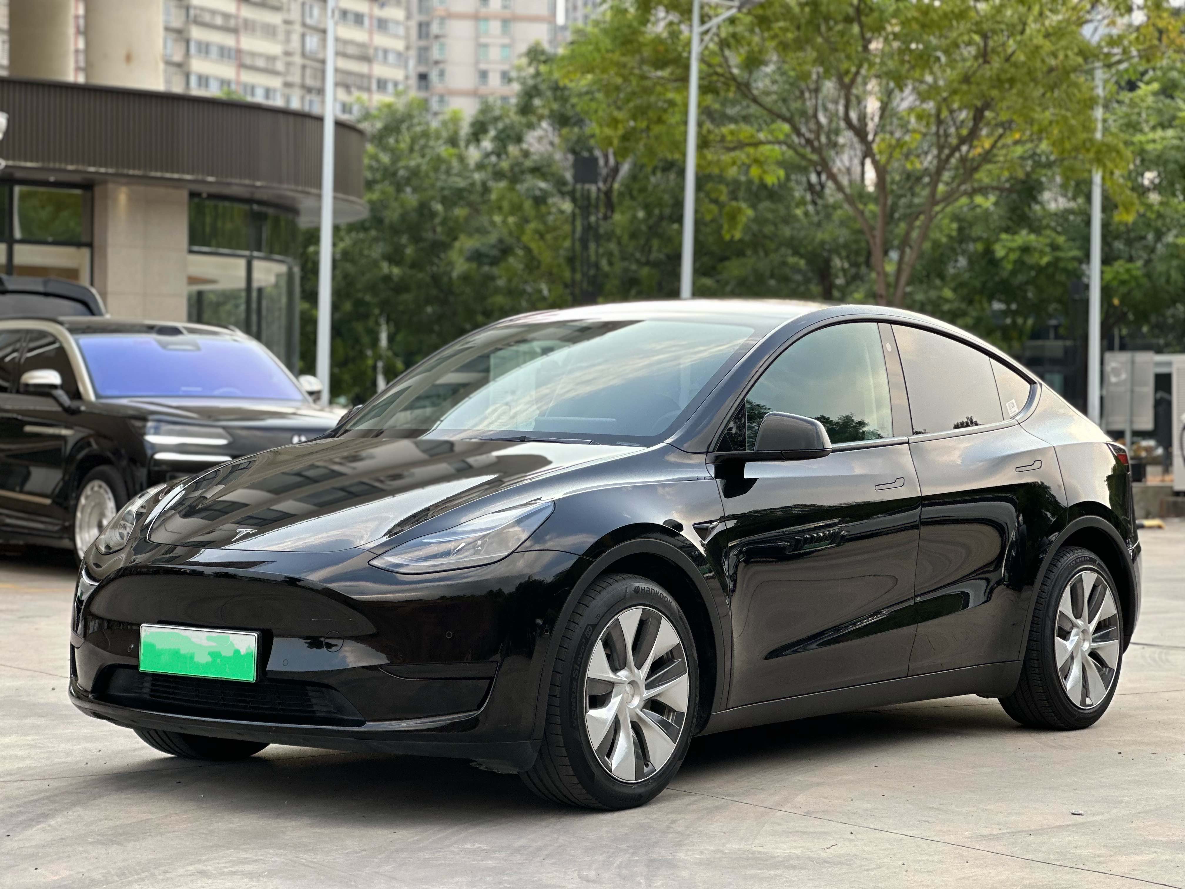 Tesla Model Y 2022 car image #2
