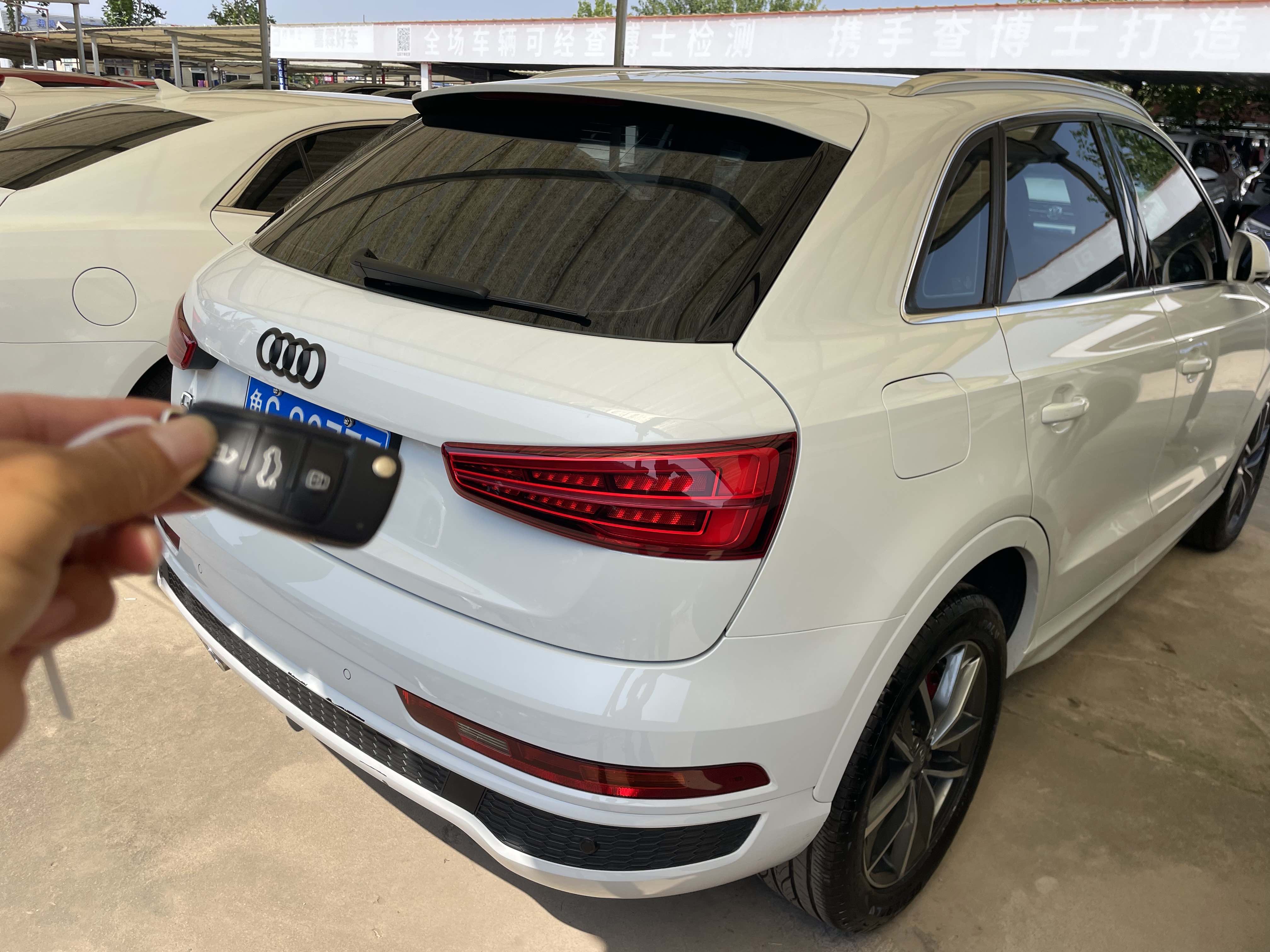 Audi Q3 2018 car image #8
