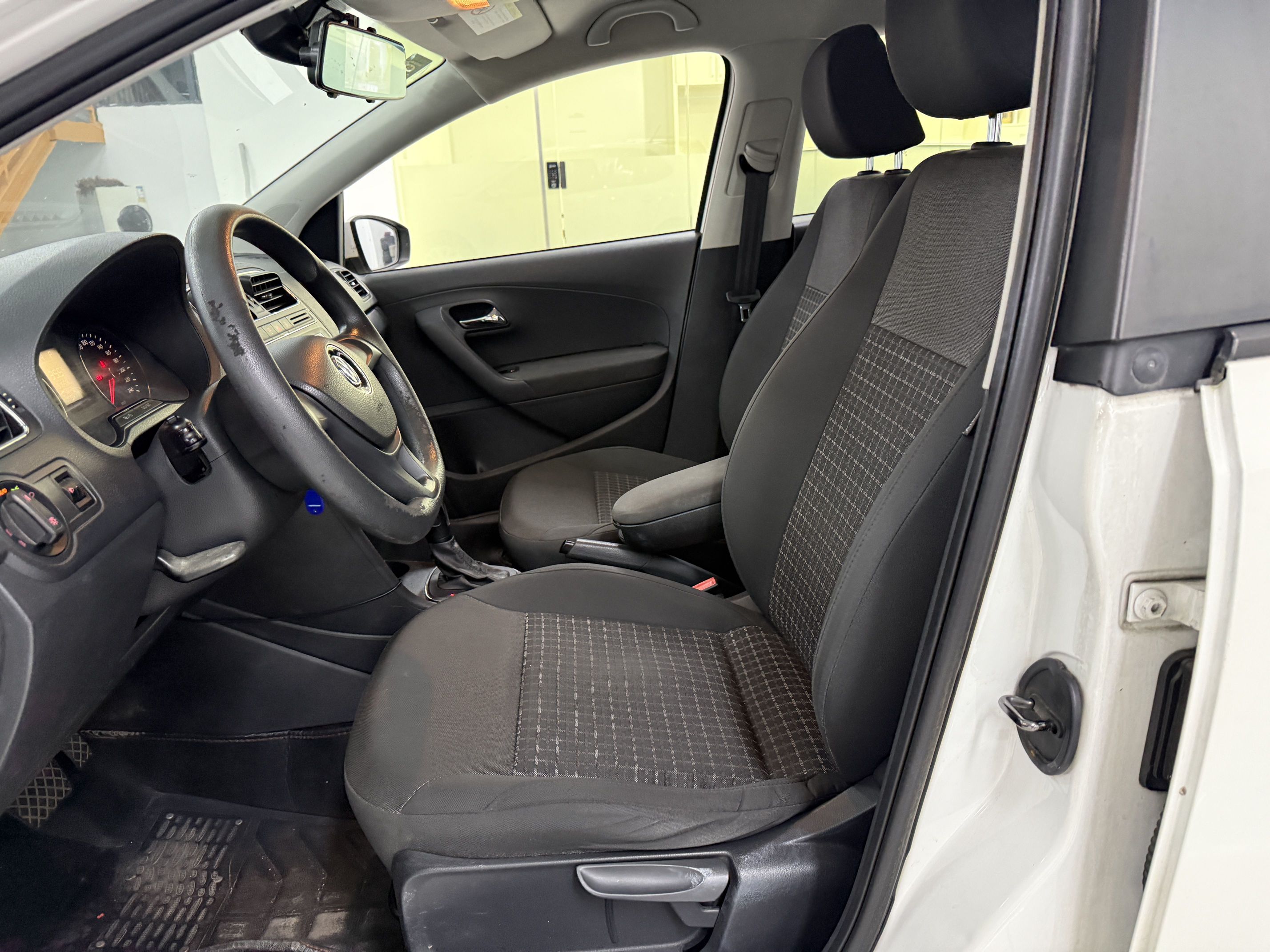 Volkswagen Polo 2015 #8 Volkswagen Polo 2015 car image #8