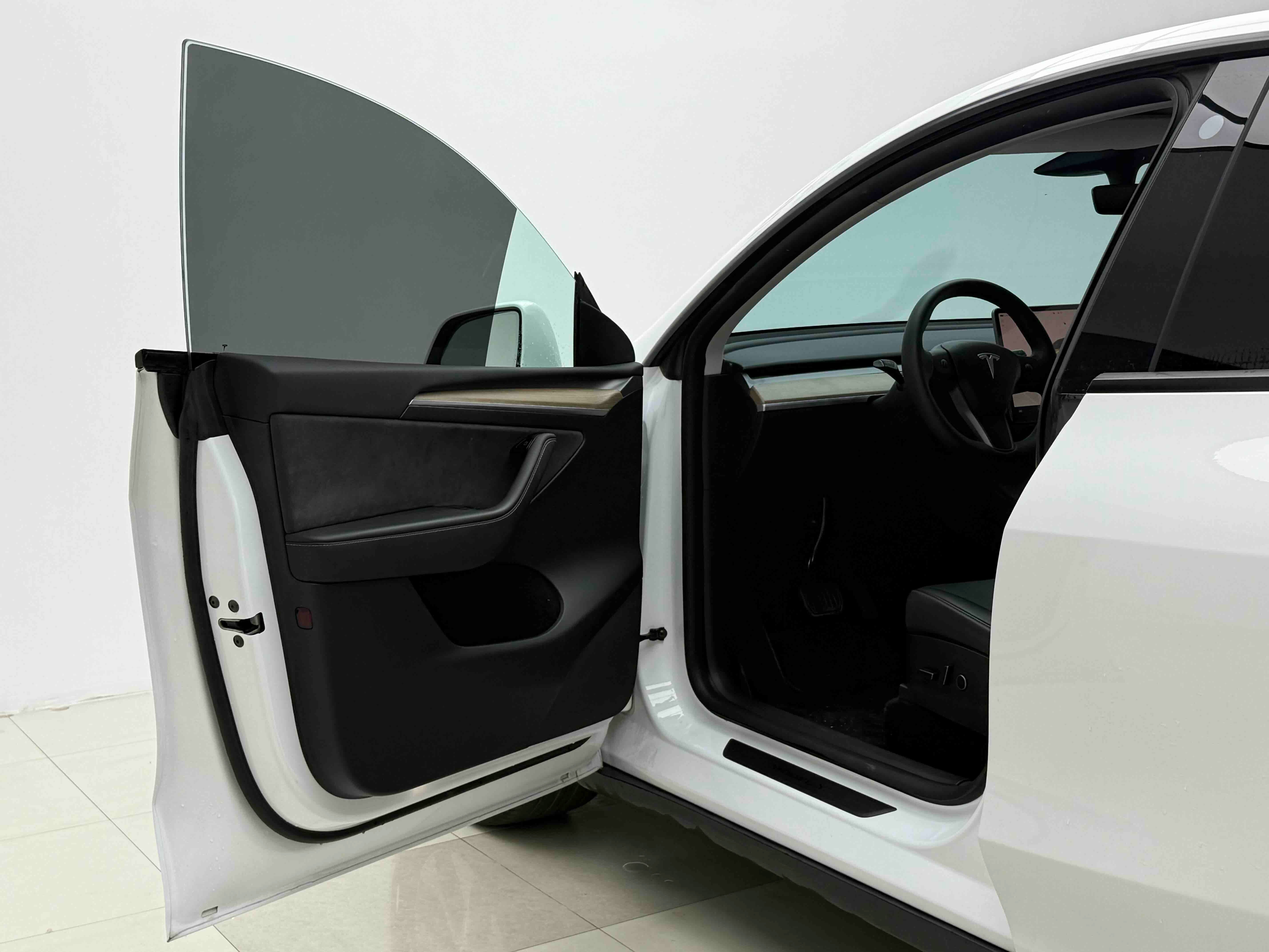 Tesla Model Y 2022 car image #6