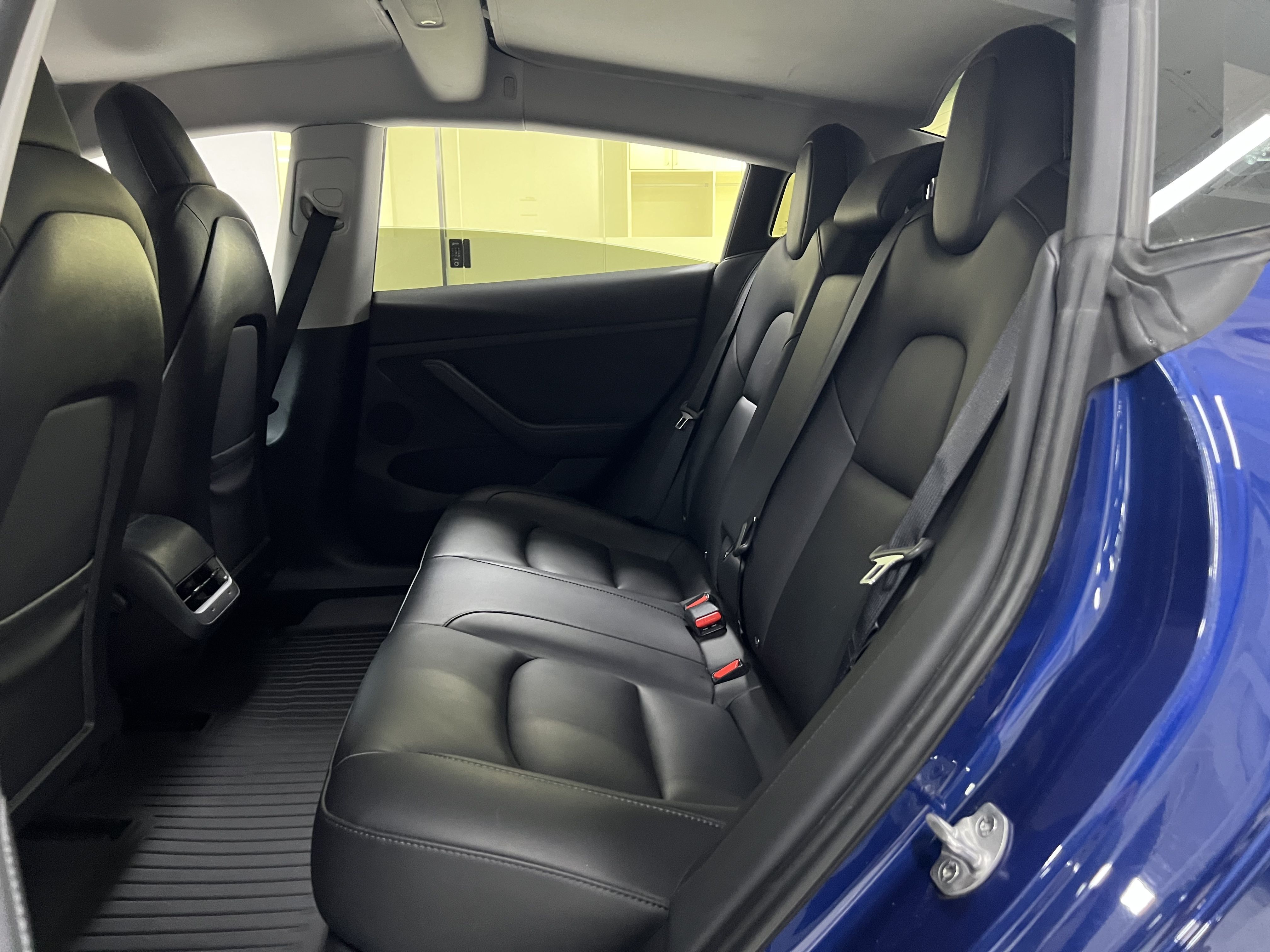 Tesla Model 3 2022 car image #9