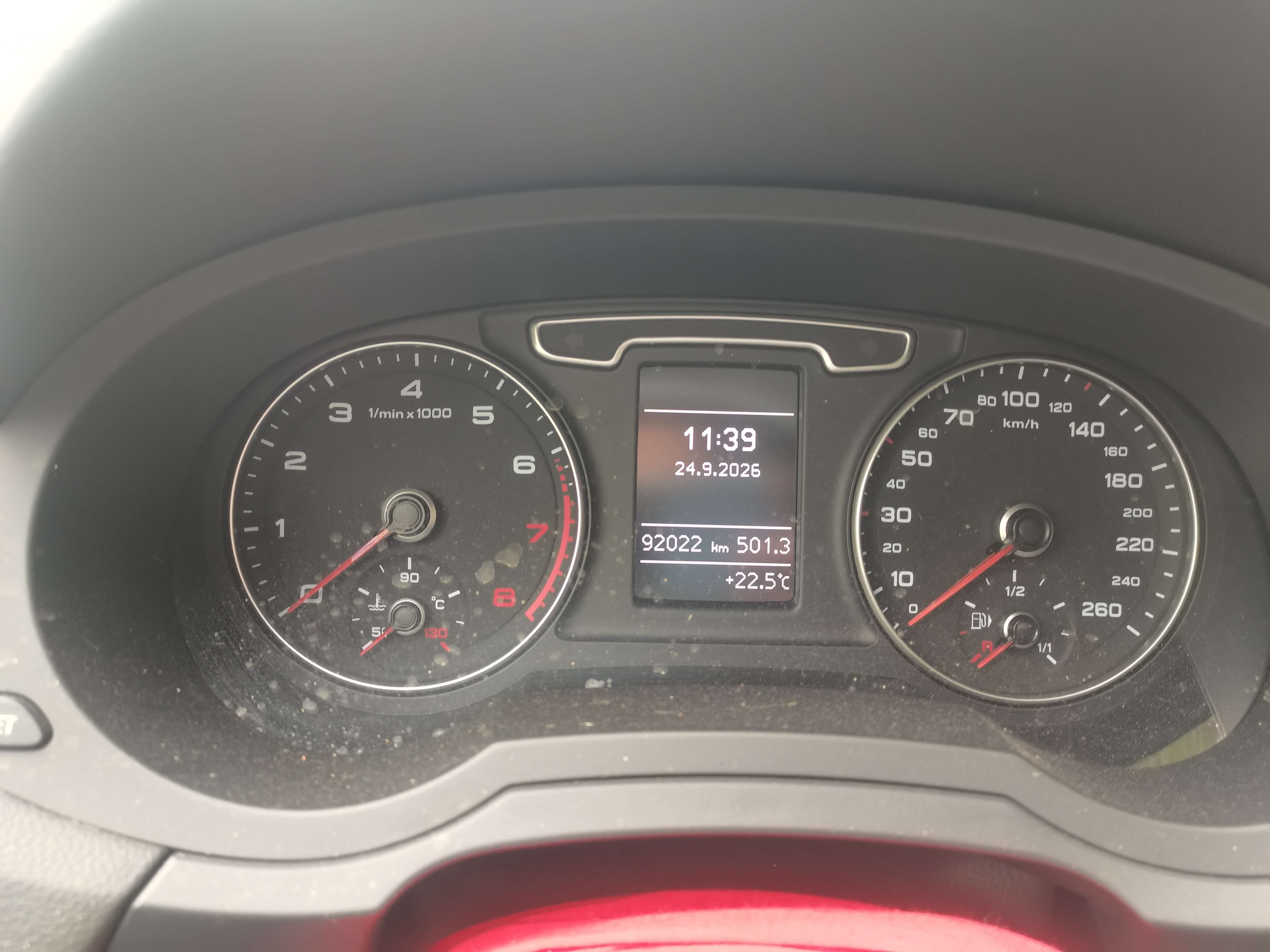 Audi Q3 2016 car image #8