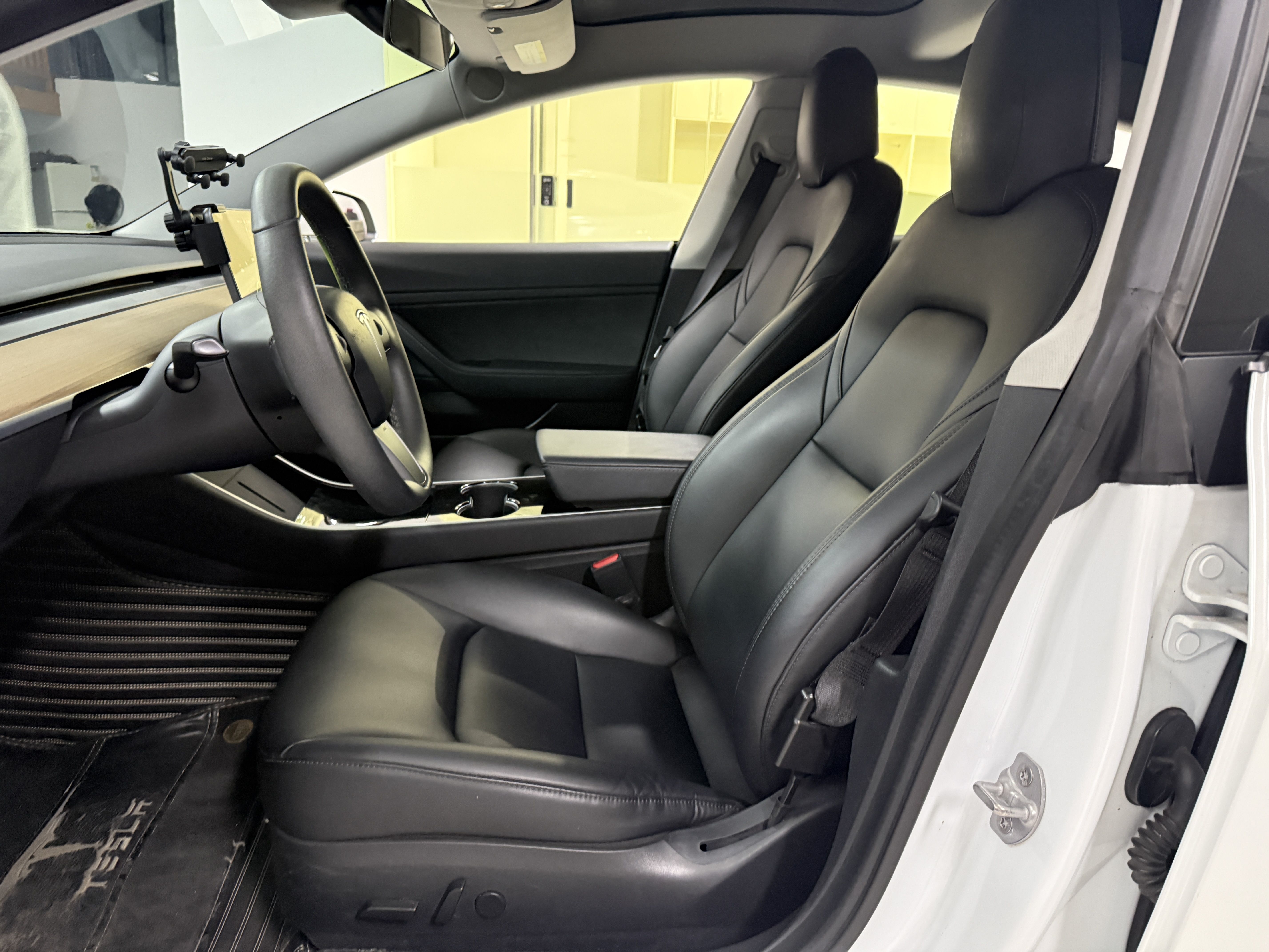 Tesla Model 3 2020 car image #8