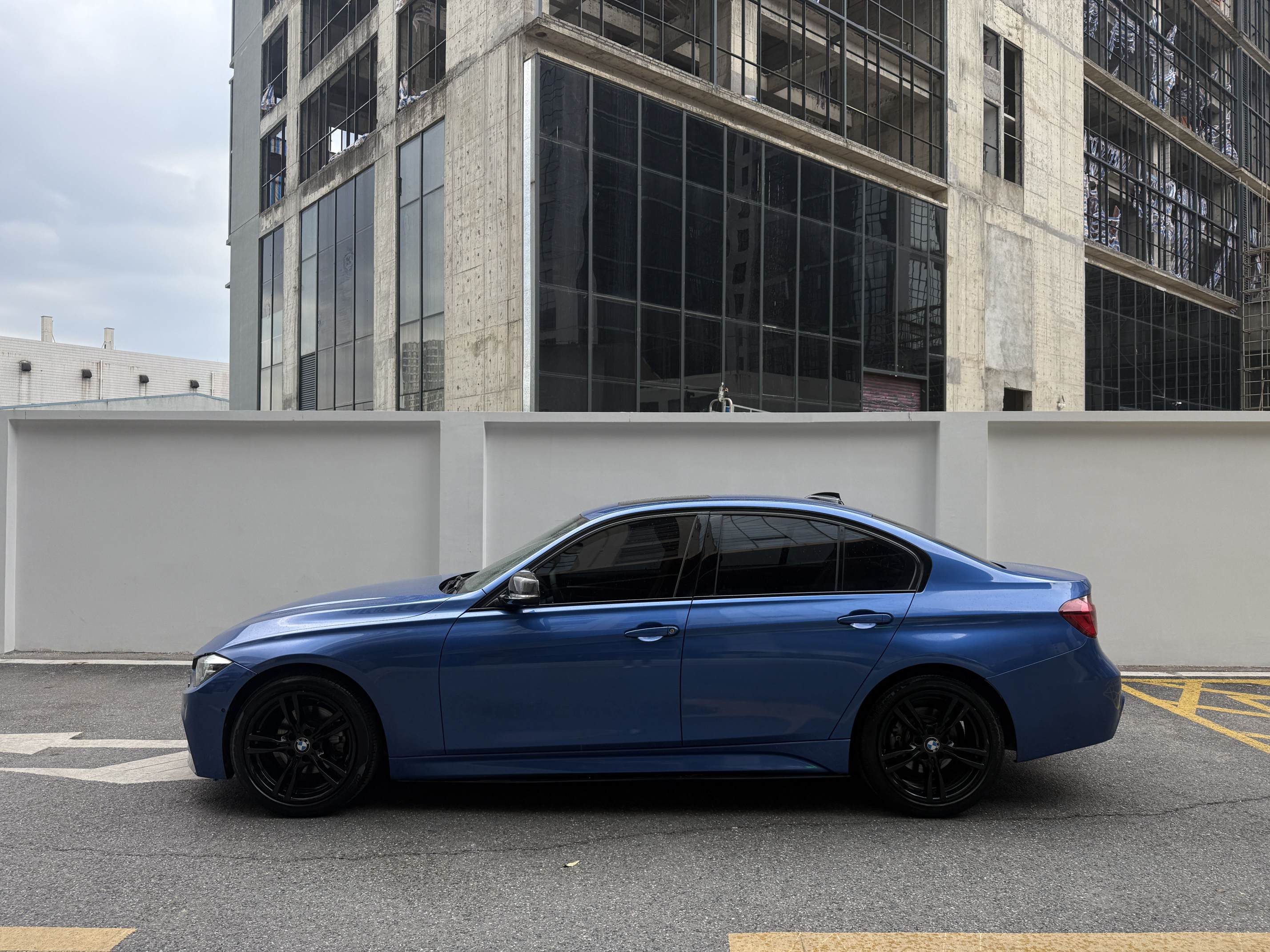 BMW 3 Series 2018 #5 BMW 3 Series 2018 car image #5