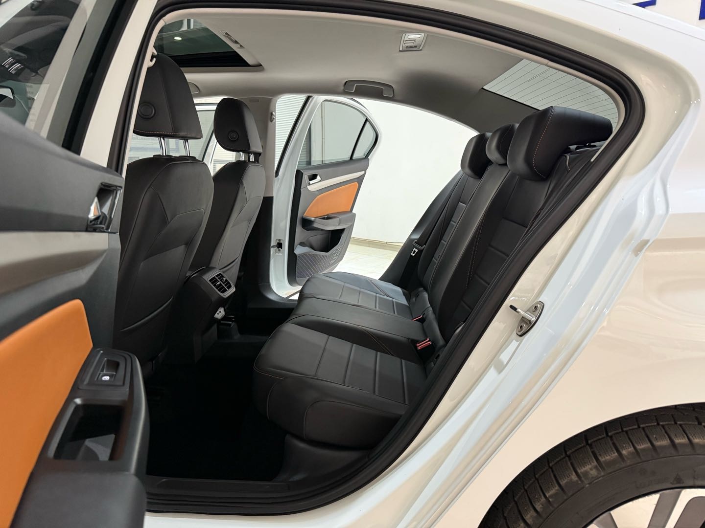 2023 #12 2023 immagine di auto #12
