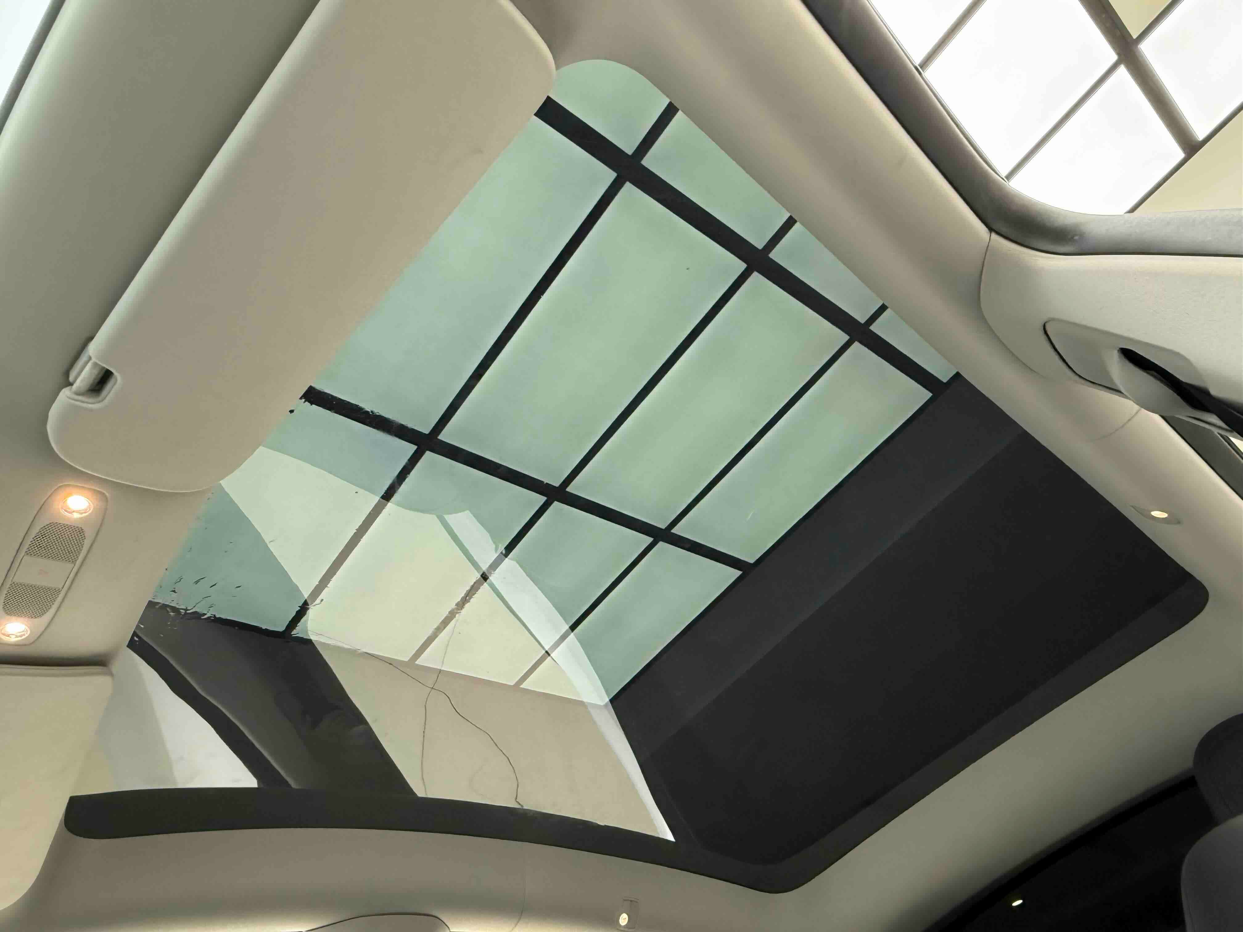 Tesla Model Y 2022 car image #11