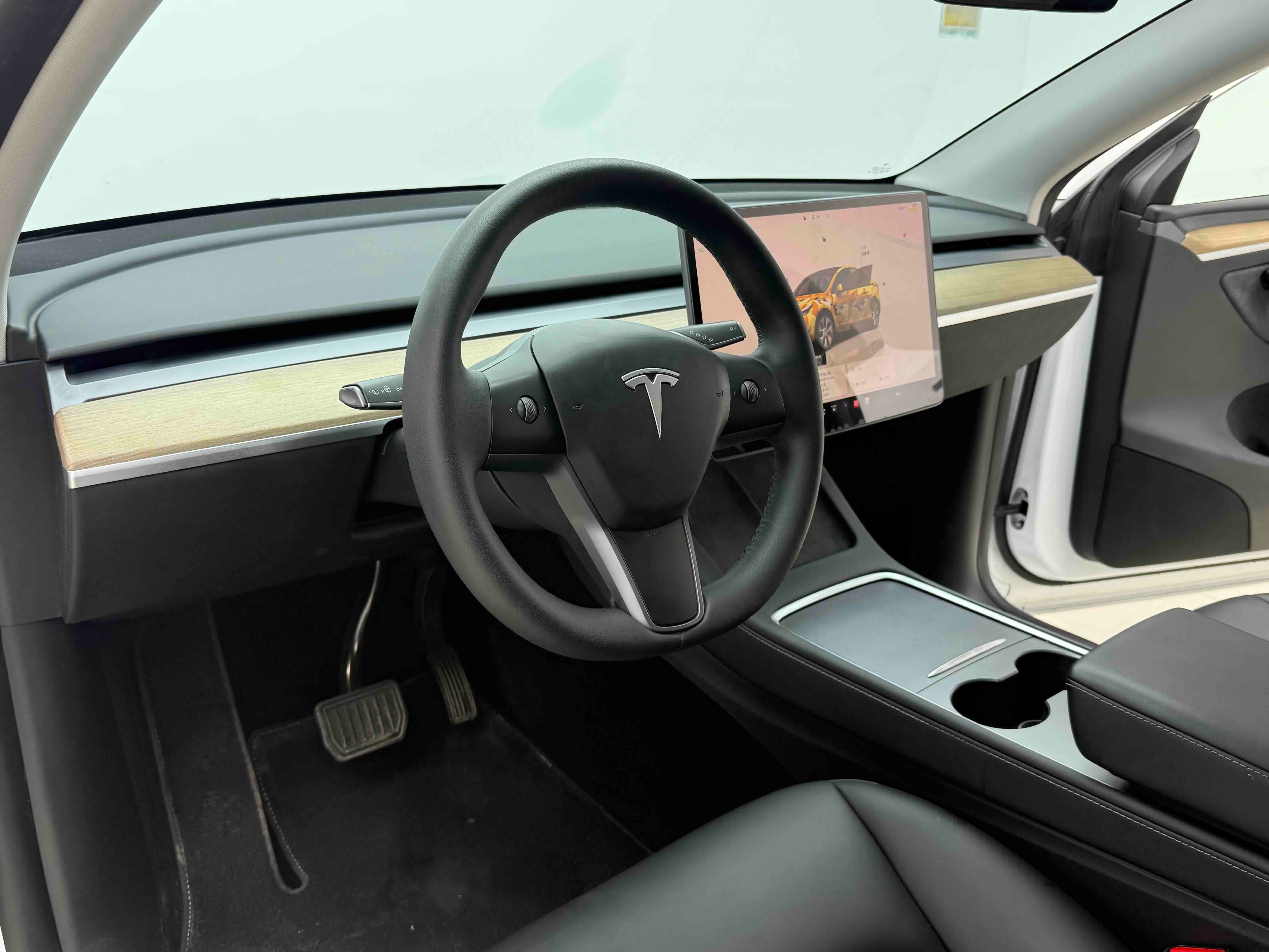 Tesla Model Y 2022 car image #7